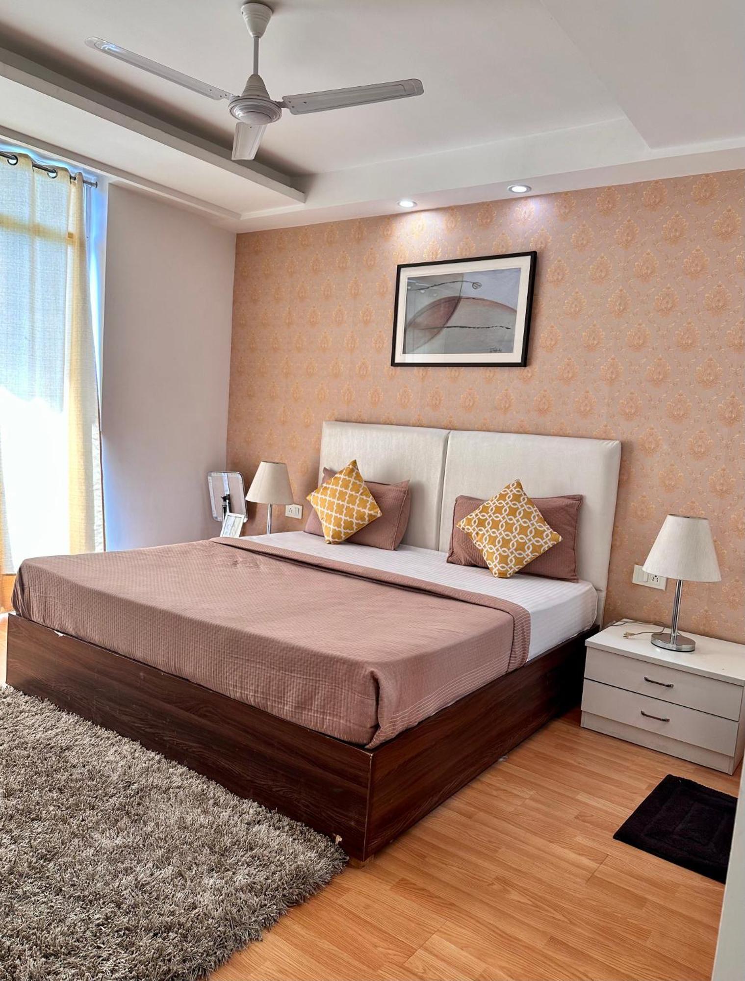Hotel Flock I Golf Course Road Near Dlf Phase 1 Metro Station I 3*