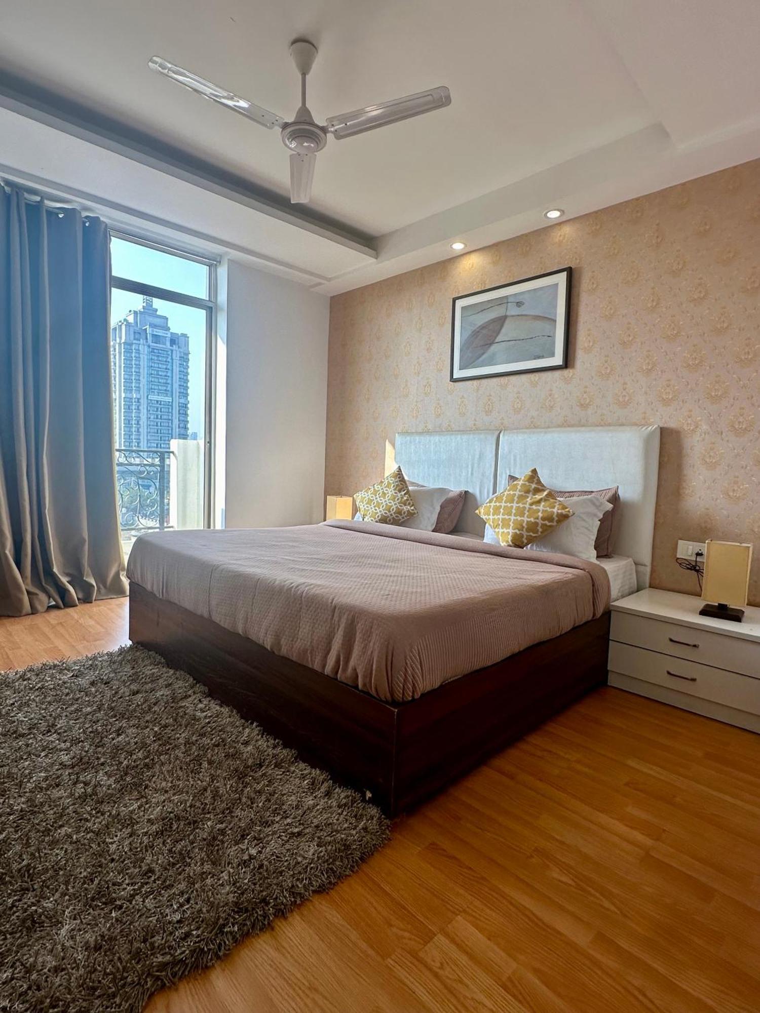 Hotel Flamingo Sector 67 I I
