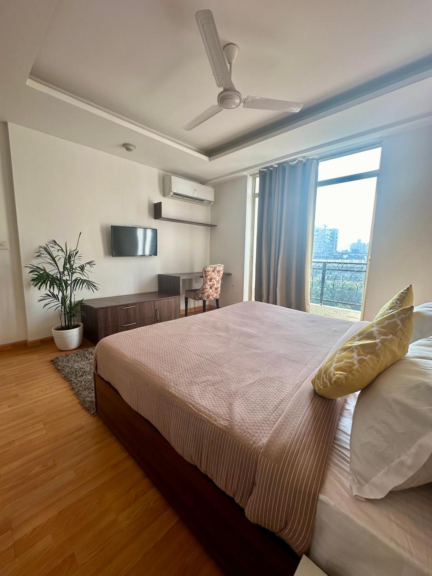 Hotel Flamingo Sector 67 I I