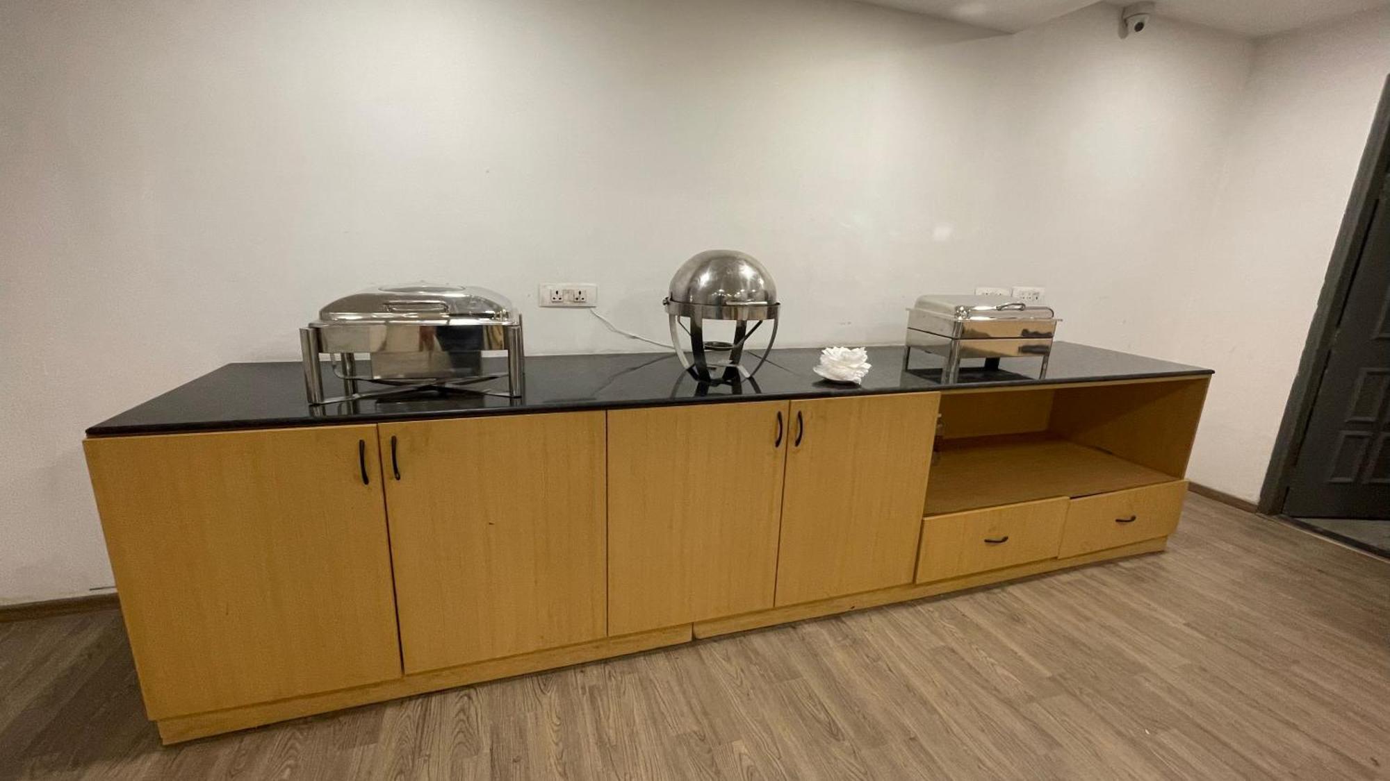 Saltstayz Sector 39- Near Rajiv Chowk & Sohna Road Hotel