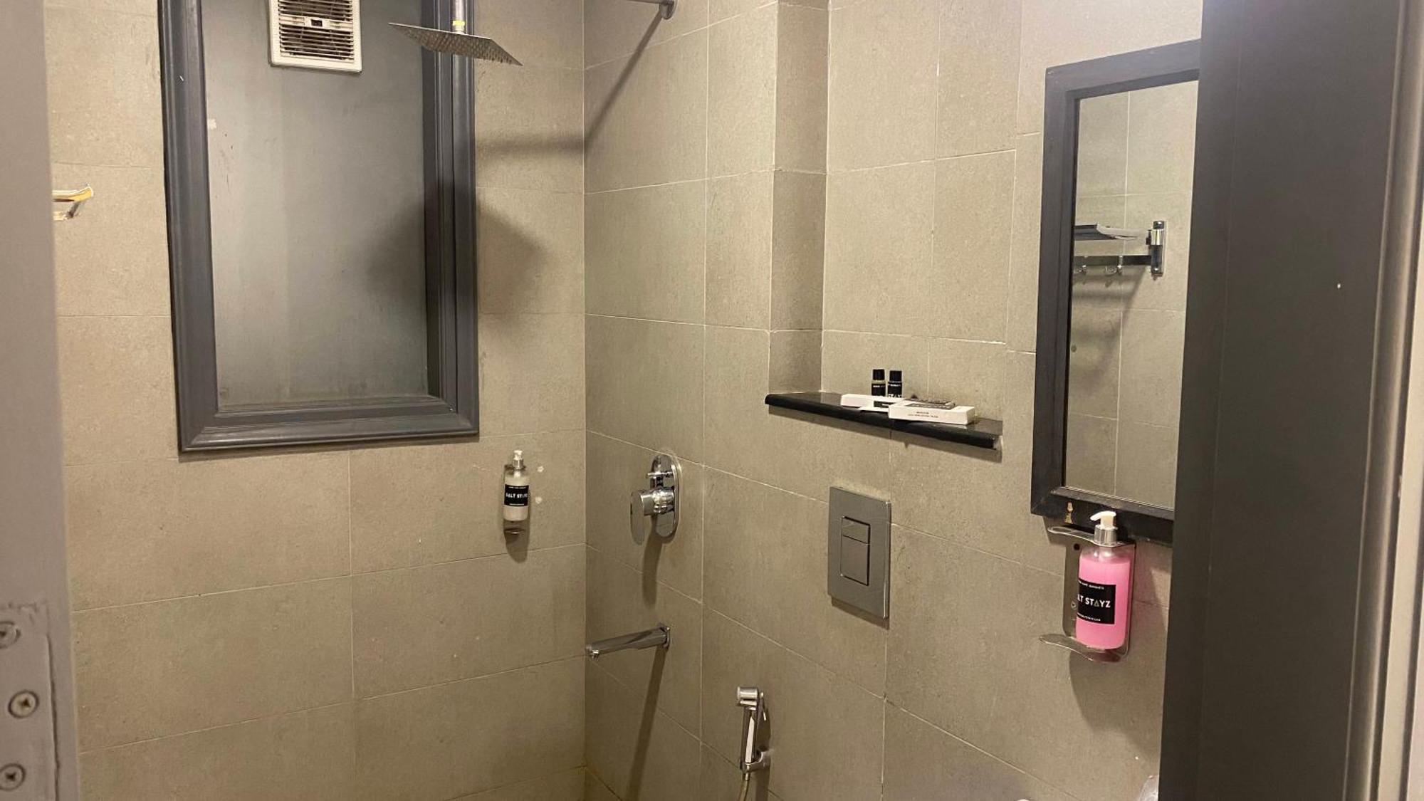 Hotel Saltstayz Phase 1 - Golf Course Road 3*