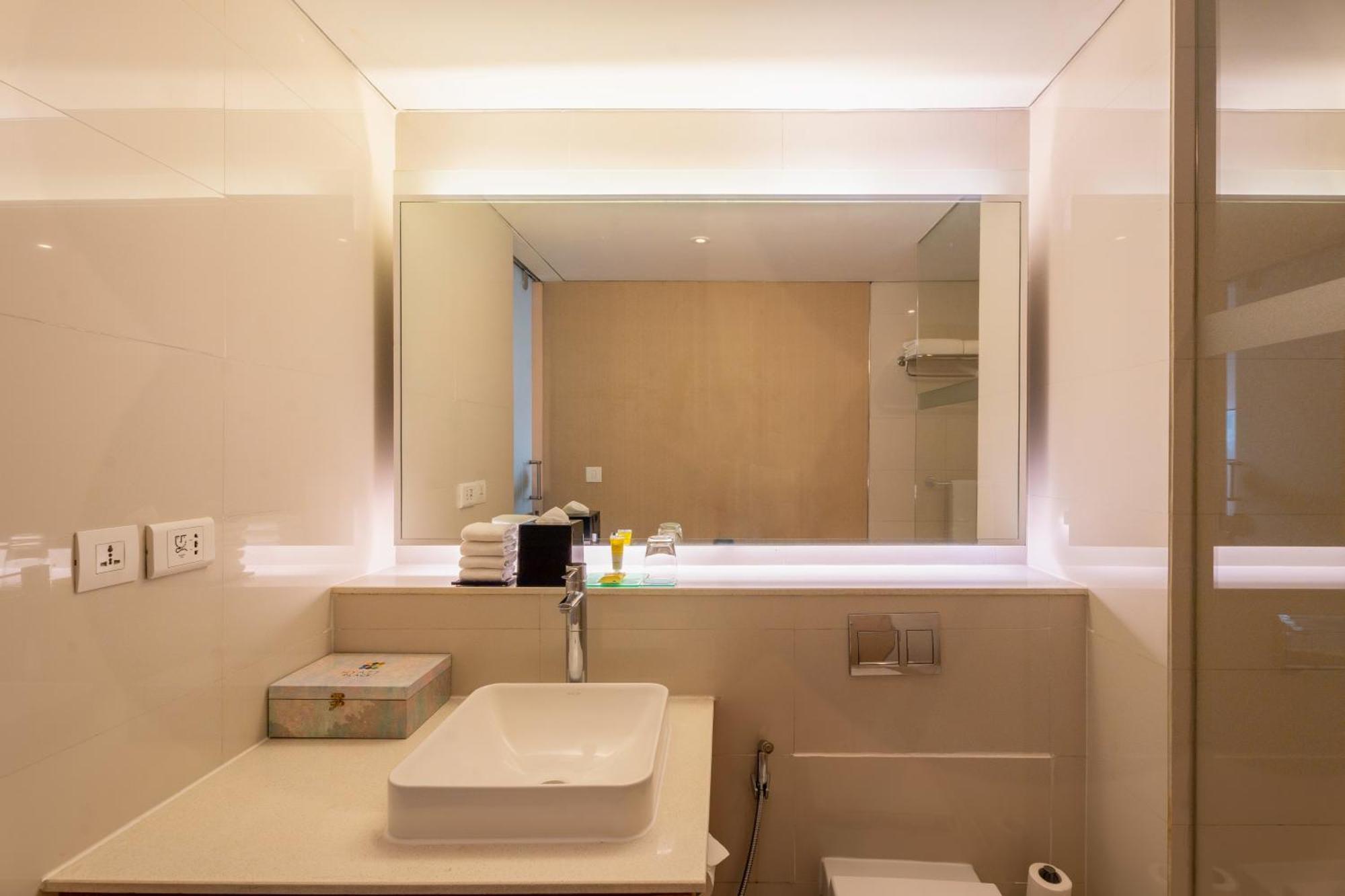 Hyatt Place Udyog Vihar Hotel 5*