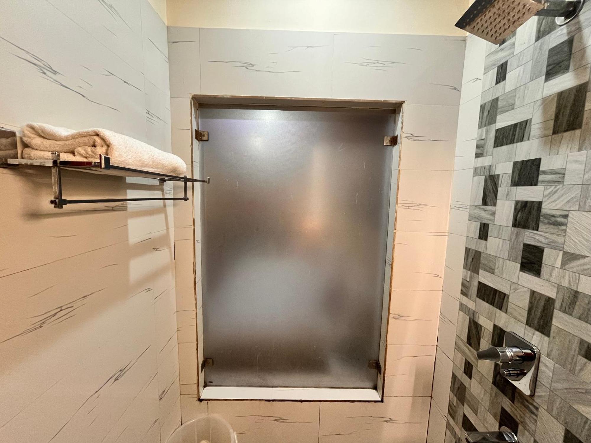 Hotel Oyster Pearl I Near Medanta Hospital I Sec-39 I