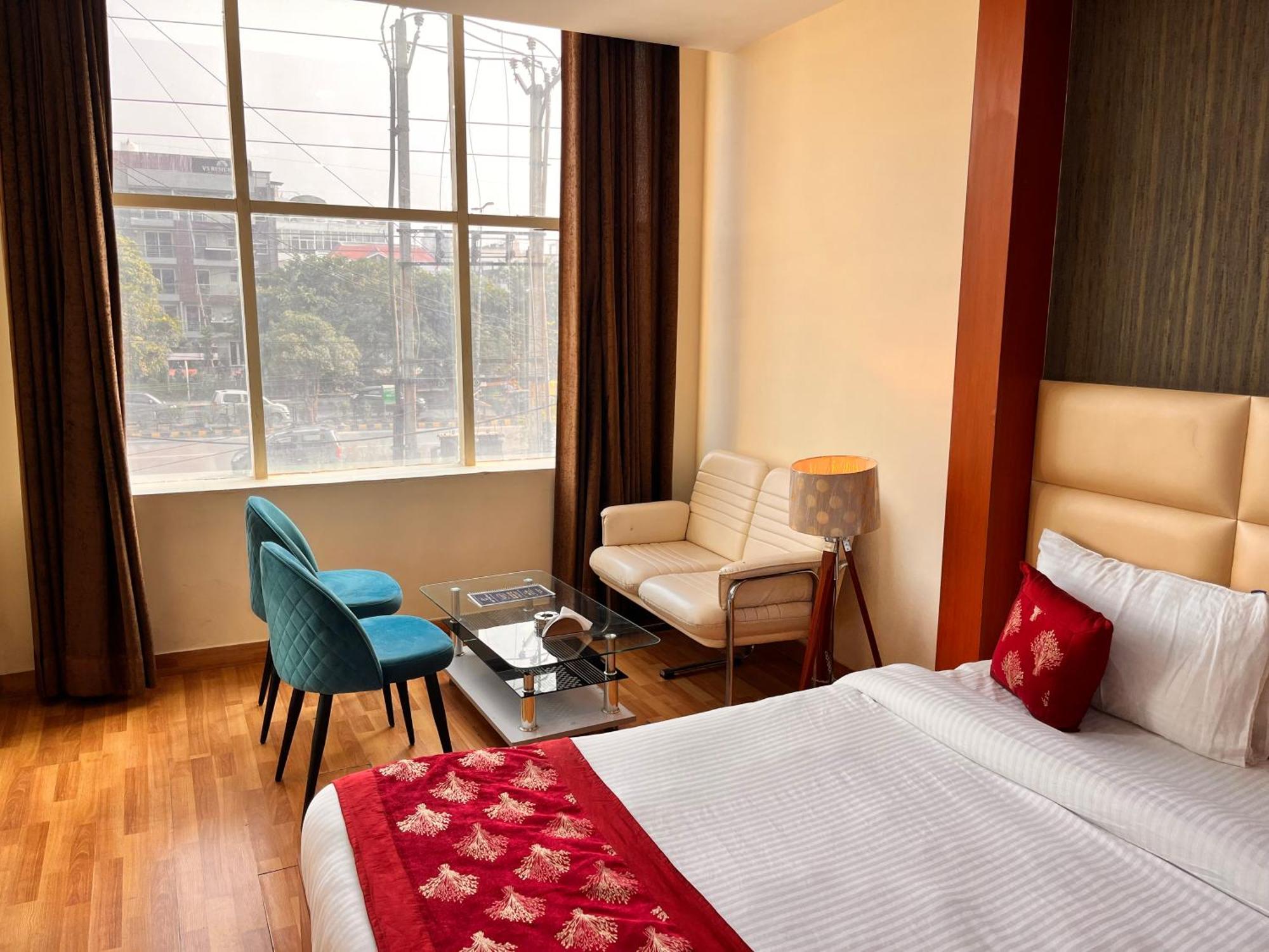 Oyster Pearl I Near Medanta Hospital I Sec-39 I Hotel Gurgaon