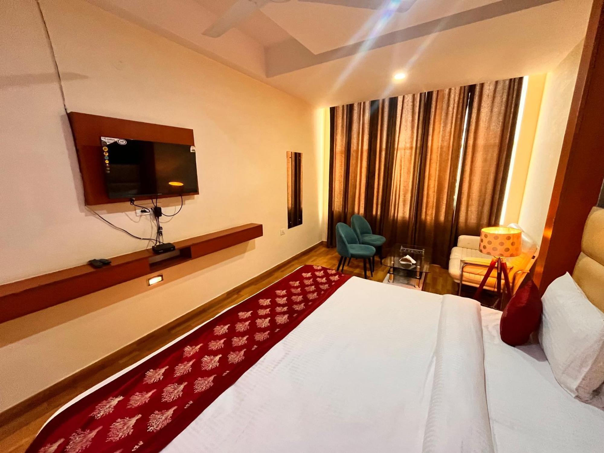 Oyster Pearl I Near Medanta Hospital I Sec-39 I Hotel Gurgaon