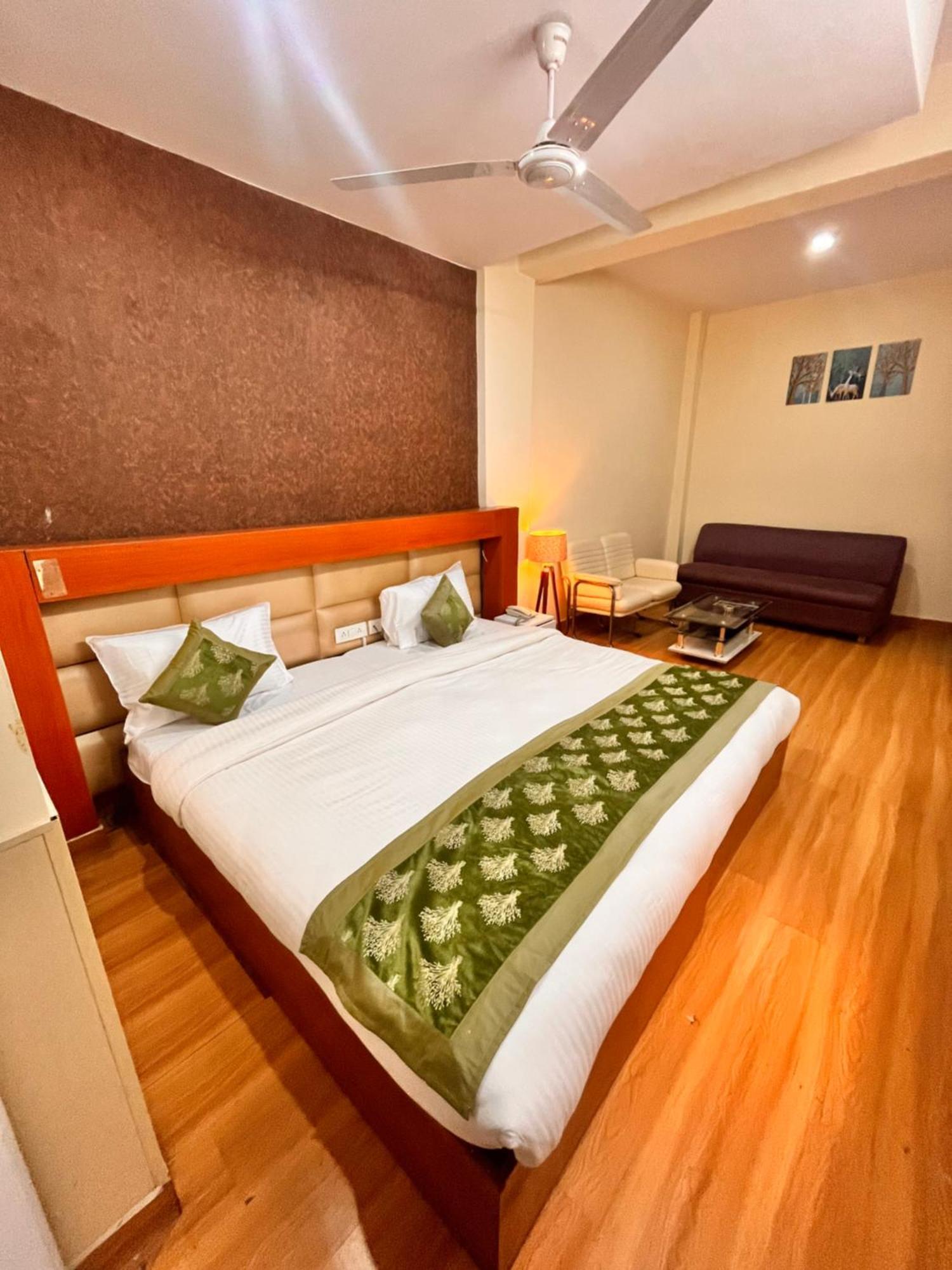 Oyster Pearl I Near Medanta Hospital I Sec-39 I 3*