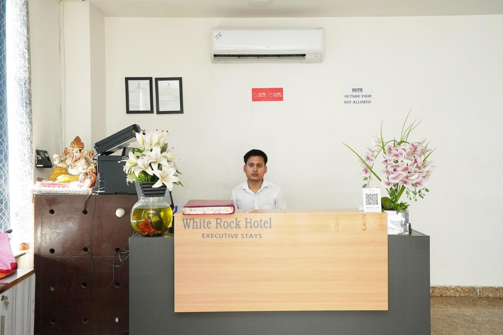 White Rock Hotel *