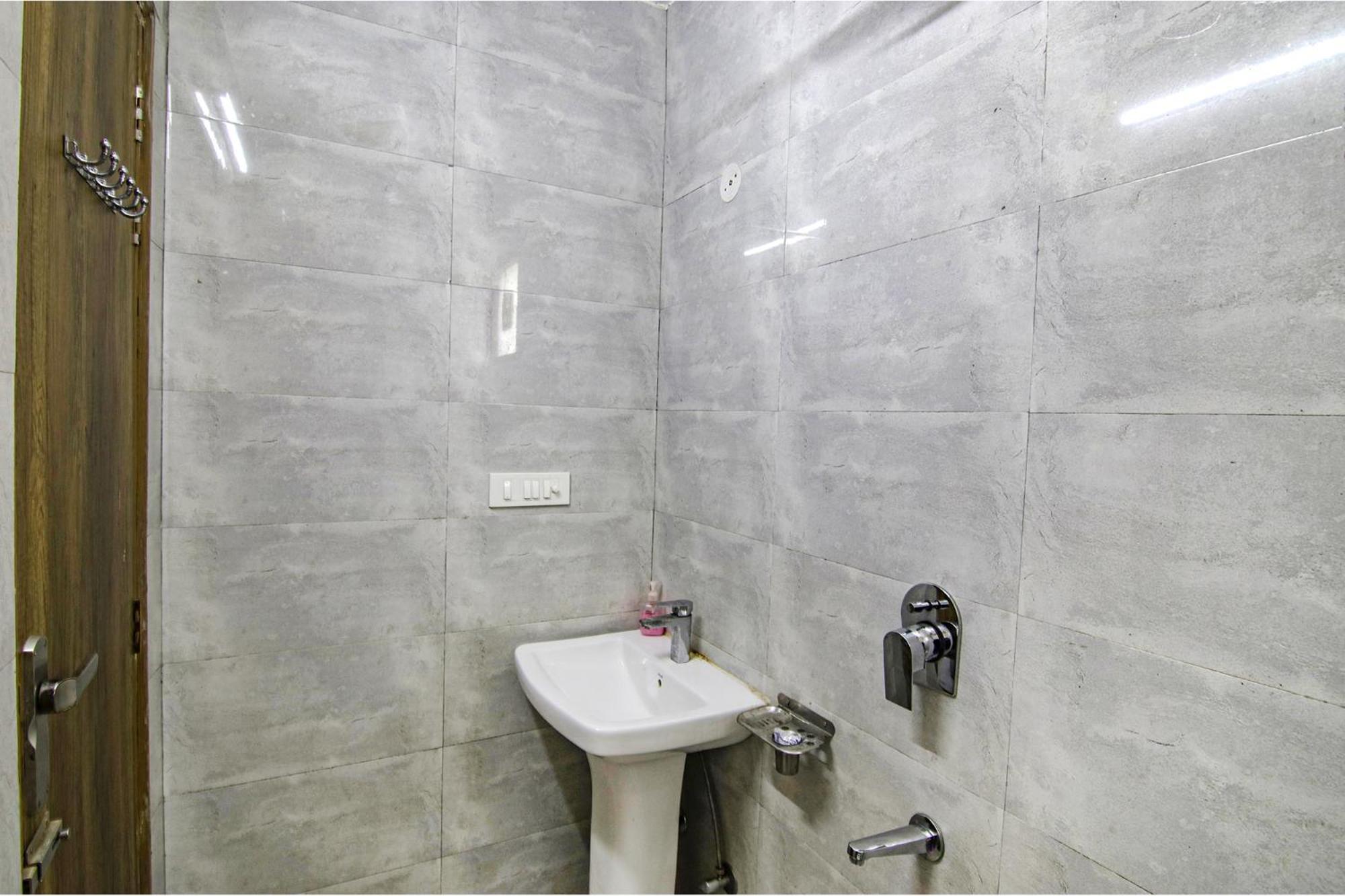 Hotel Fabexpress The Radiant Gurgaon