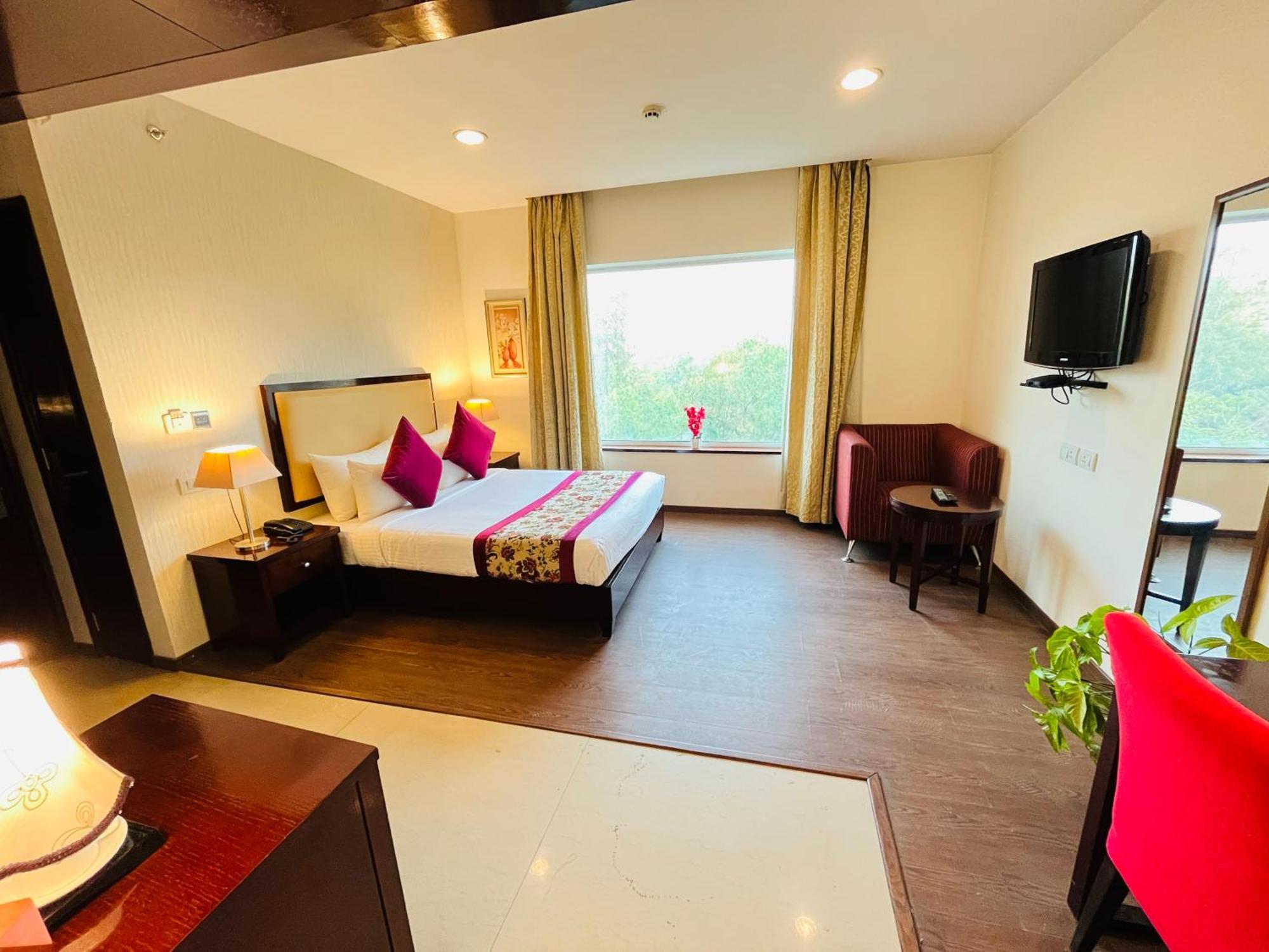 Corus & Banquets - Sector 14, Couple Friendly 3* Gurgaon
