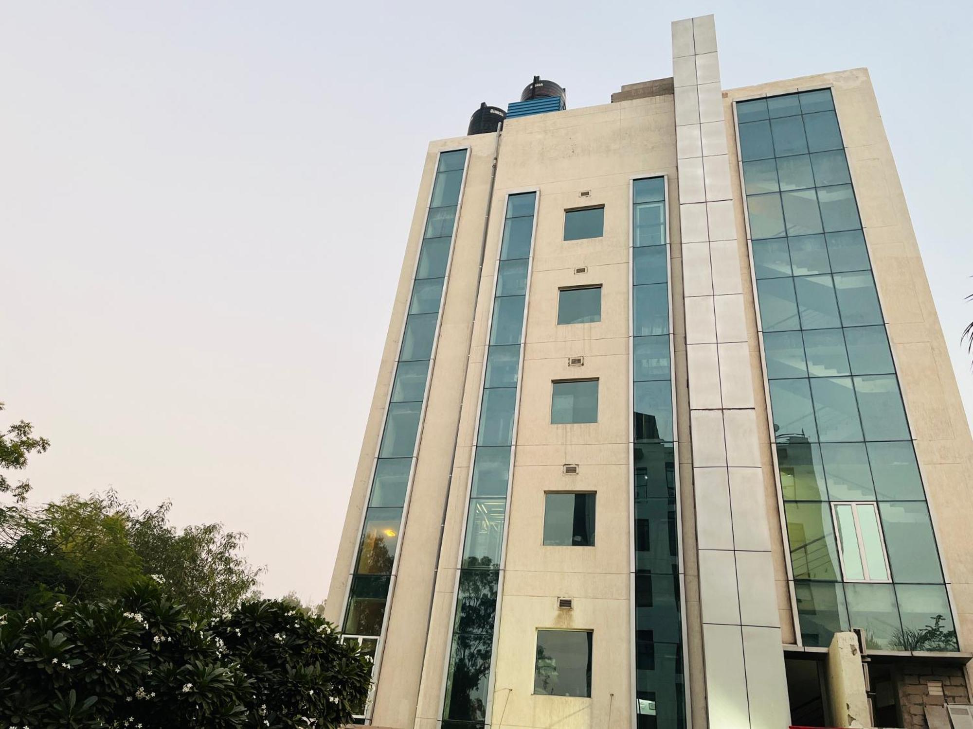 Corus & Banquets - Sector 14, Couple Friendly 3* Gurgaon