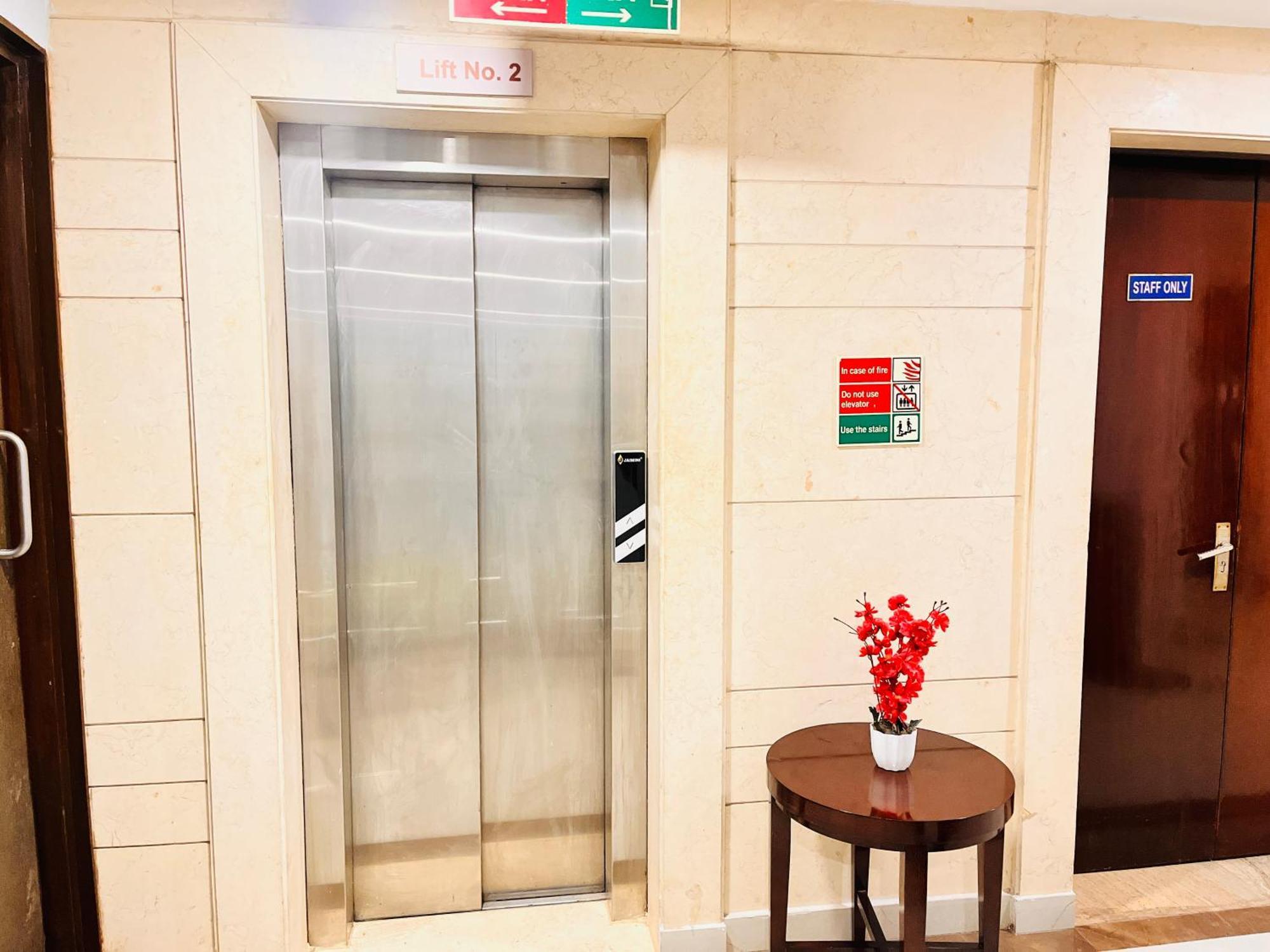 Corus & Banquets - Sector 14, Couple Friendly Gurgaon