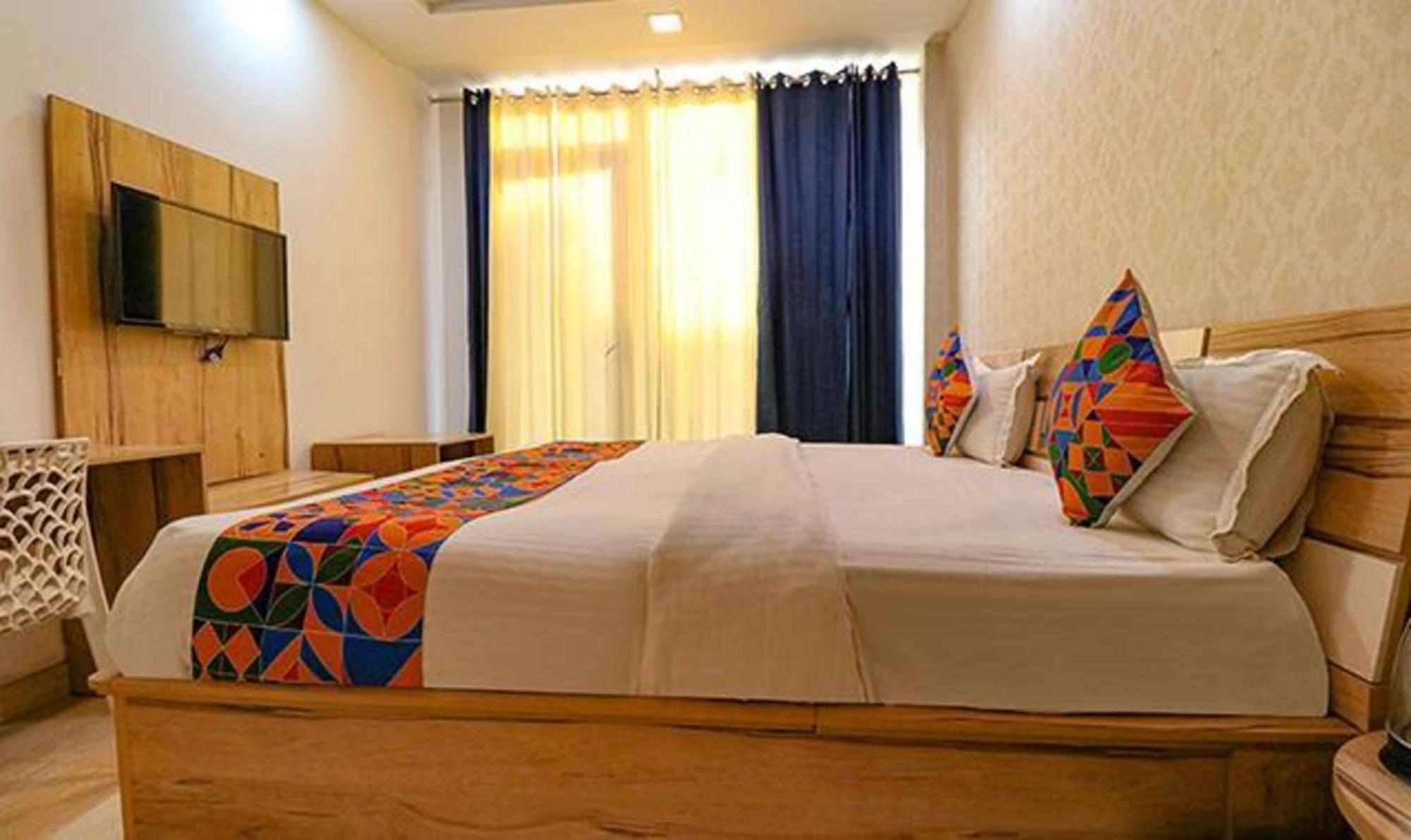 Hotel Fabhotel The Royal Oak Gurgaon