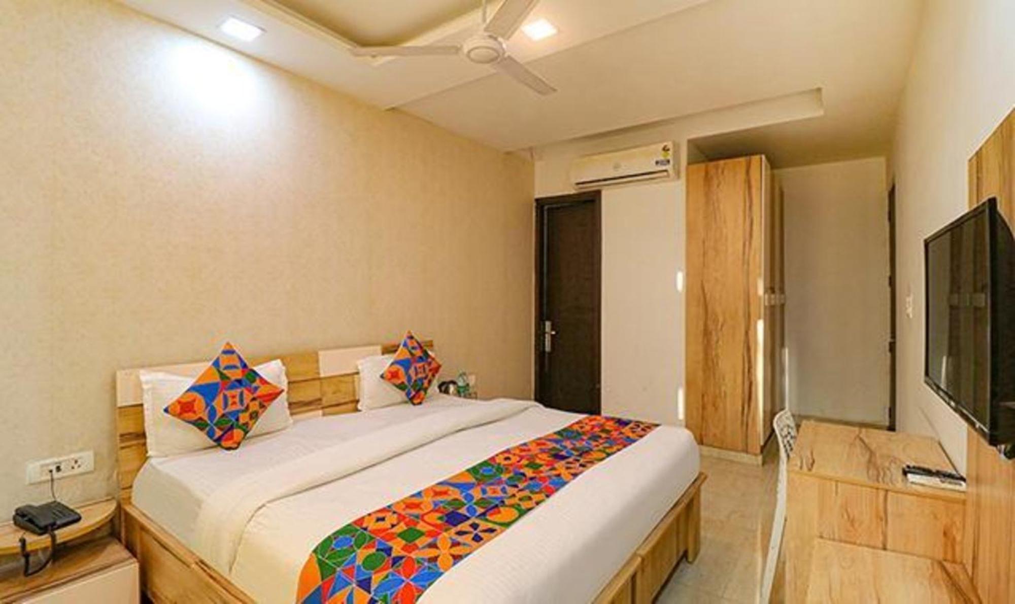 Fabhotel The Royal Oak Hotel
