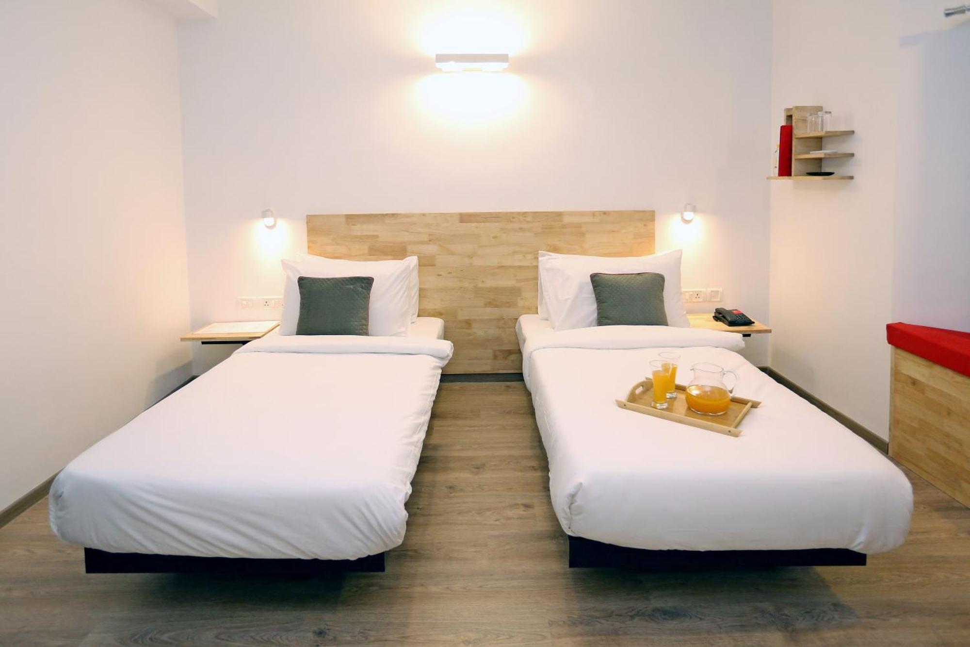 Oyo Townhouse 17 Huda Center Near Leisure Valley Park Hotel