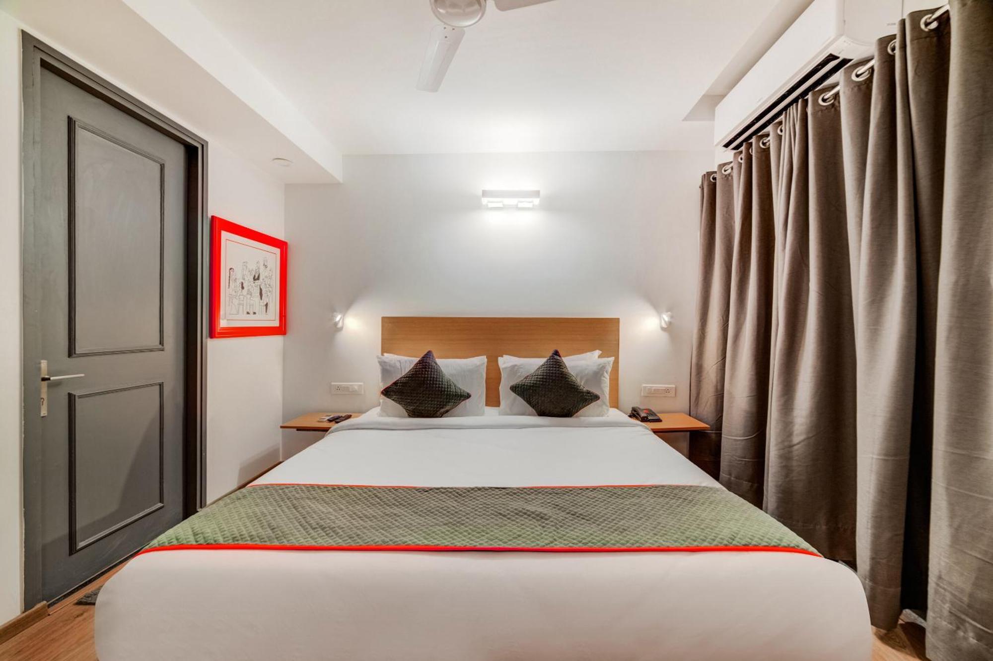Townhouse Golf Course Road Hotel 4*