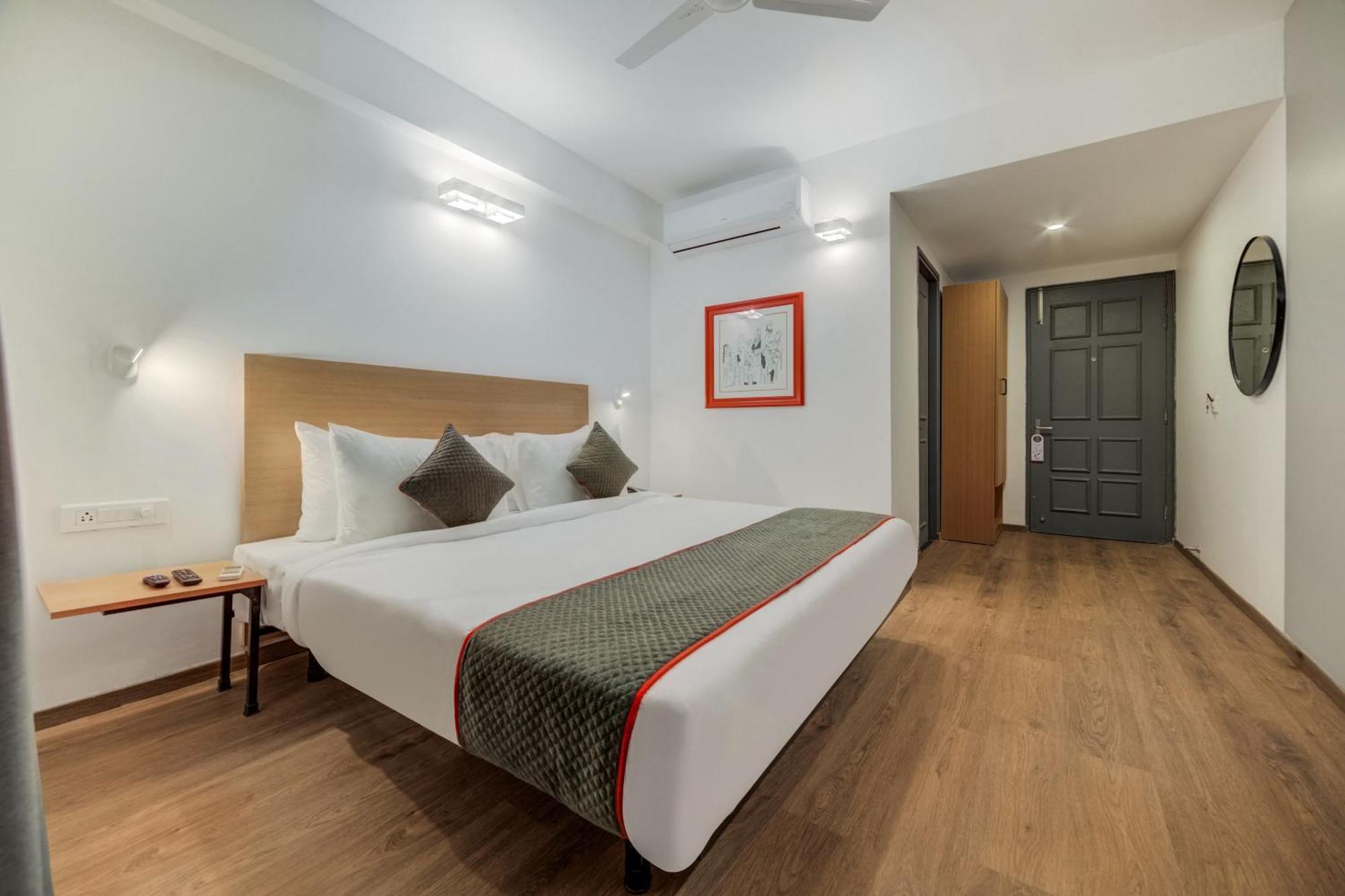 Hotel Townhouse Golf Course Road