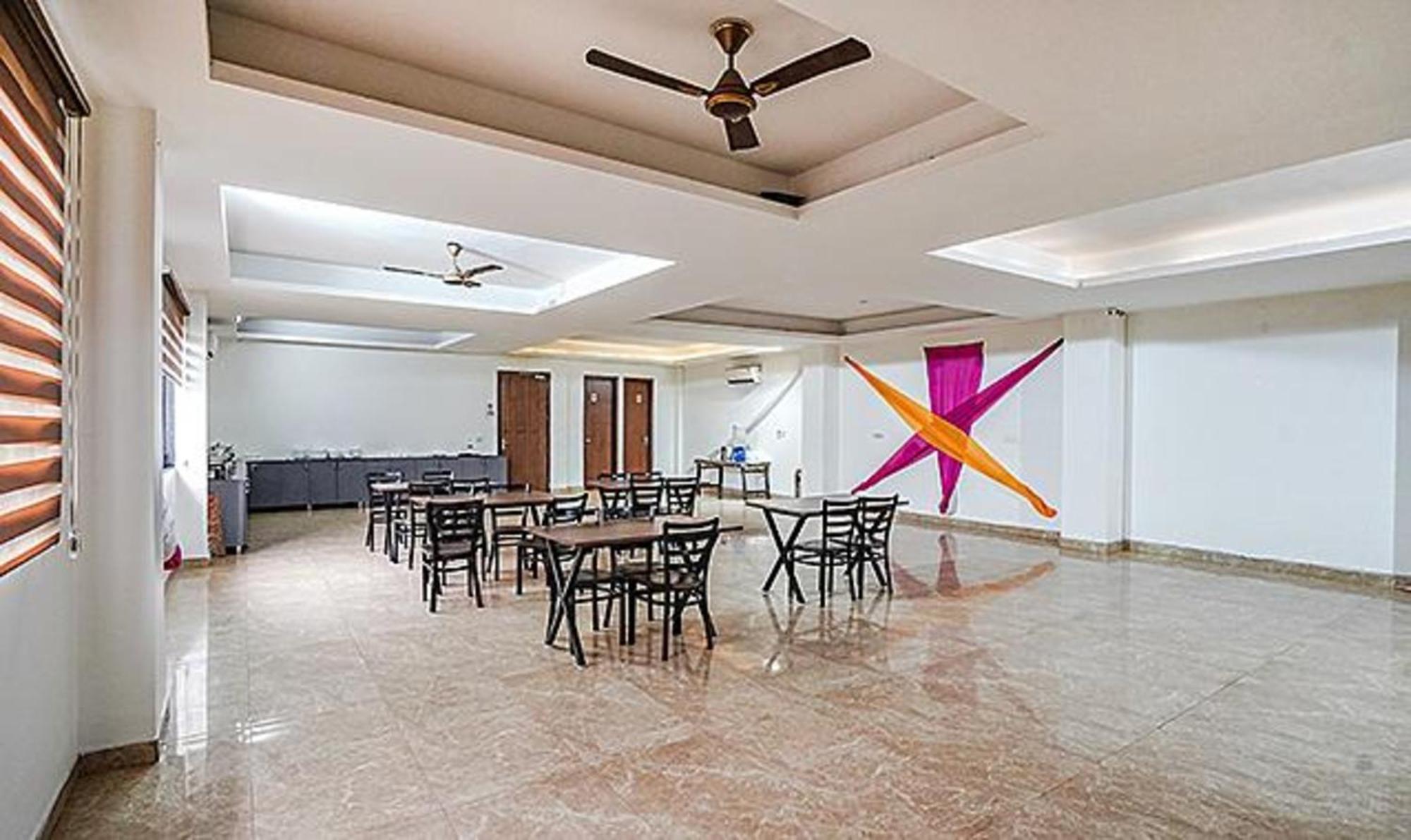 Hotel Fabhotel Grace Gurgaon
