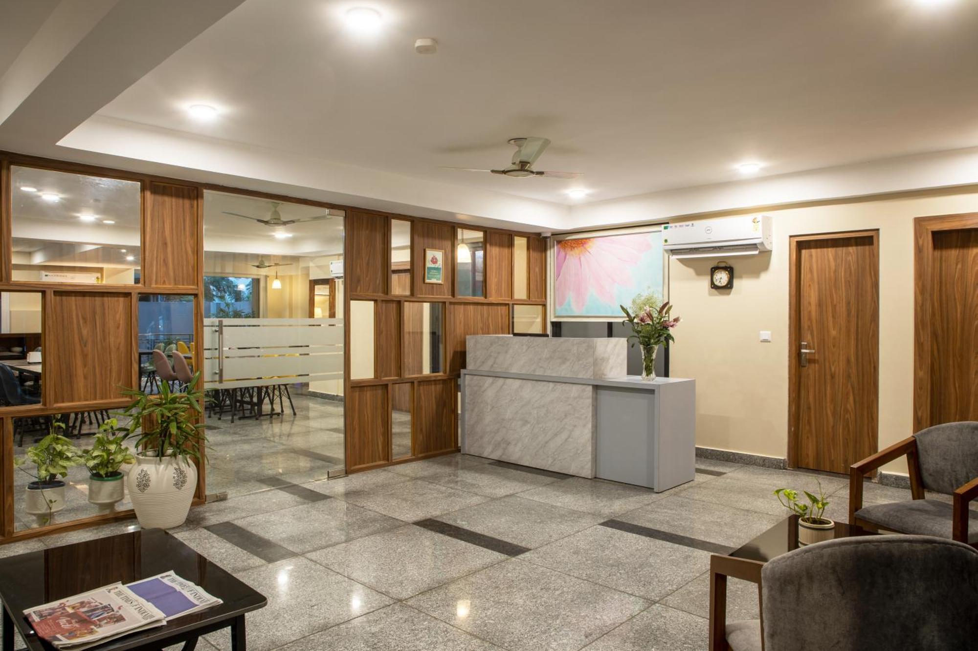 Perch Arbor Cyber Hotel Gurgaon