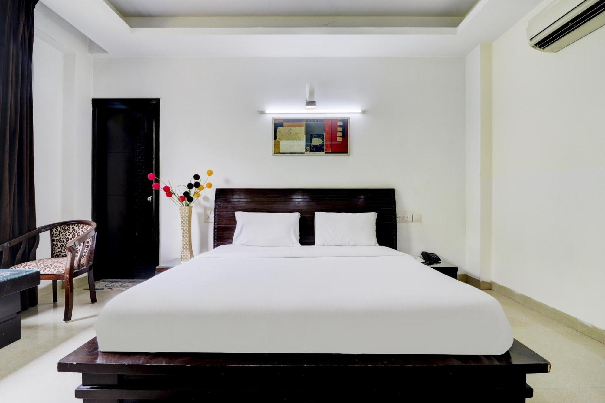 Collection O Marina Hotel