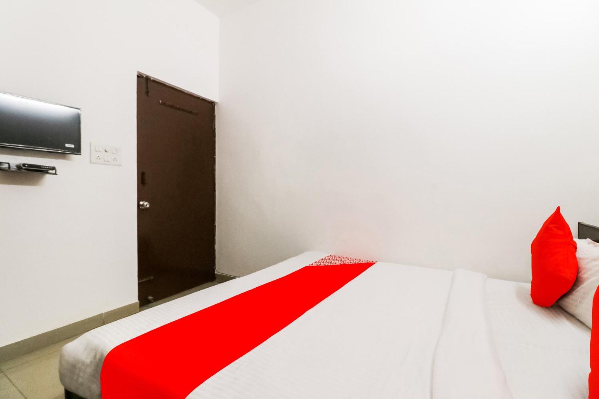 Oyo Flagship 37833 Safe Gurgaon