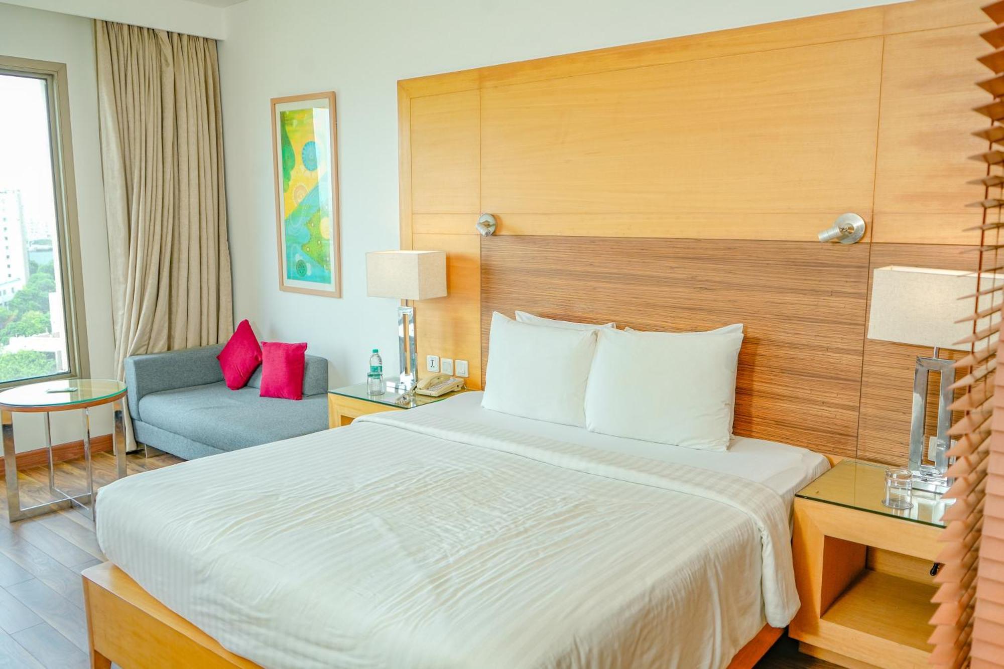 Courtyard By Marriott Gurugram Downtown Hotel