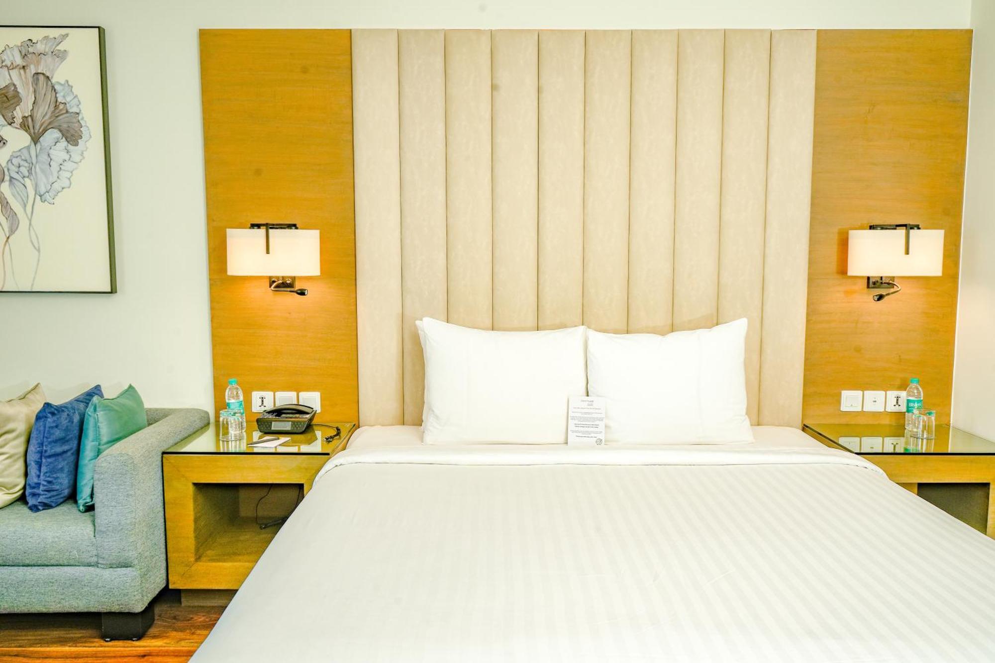 Courtyard By Marriott Gurugram Downtown Hotel 5*