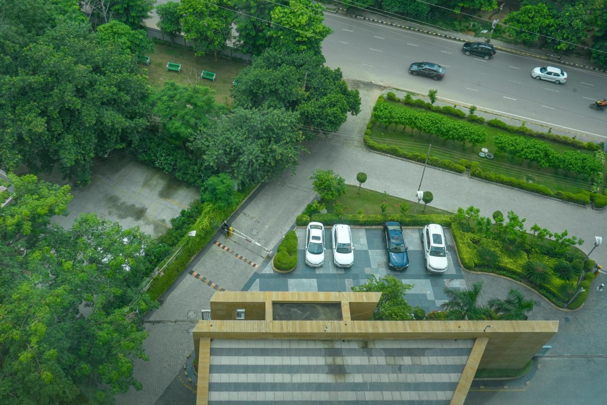 Courtyard By Marriott Gurugram Downtown Hotel Gurgaon