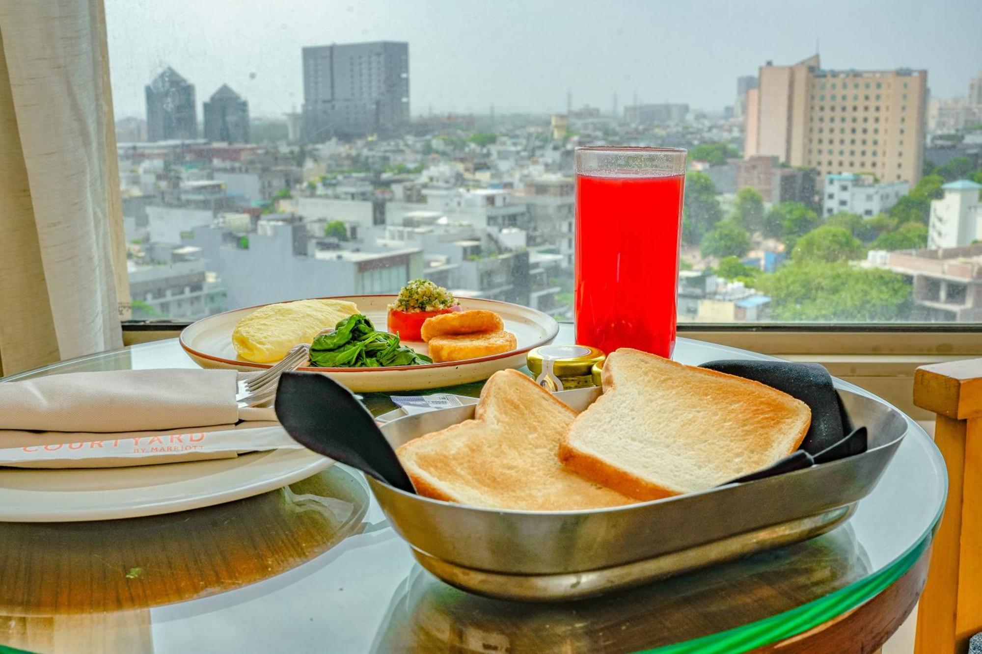 Hotel Courtyard By Marriott Gurugram Downtown