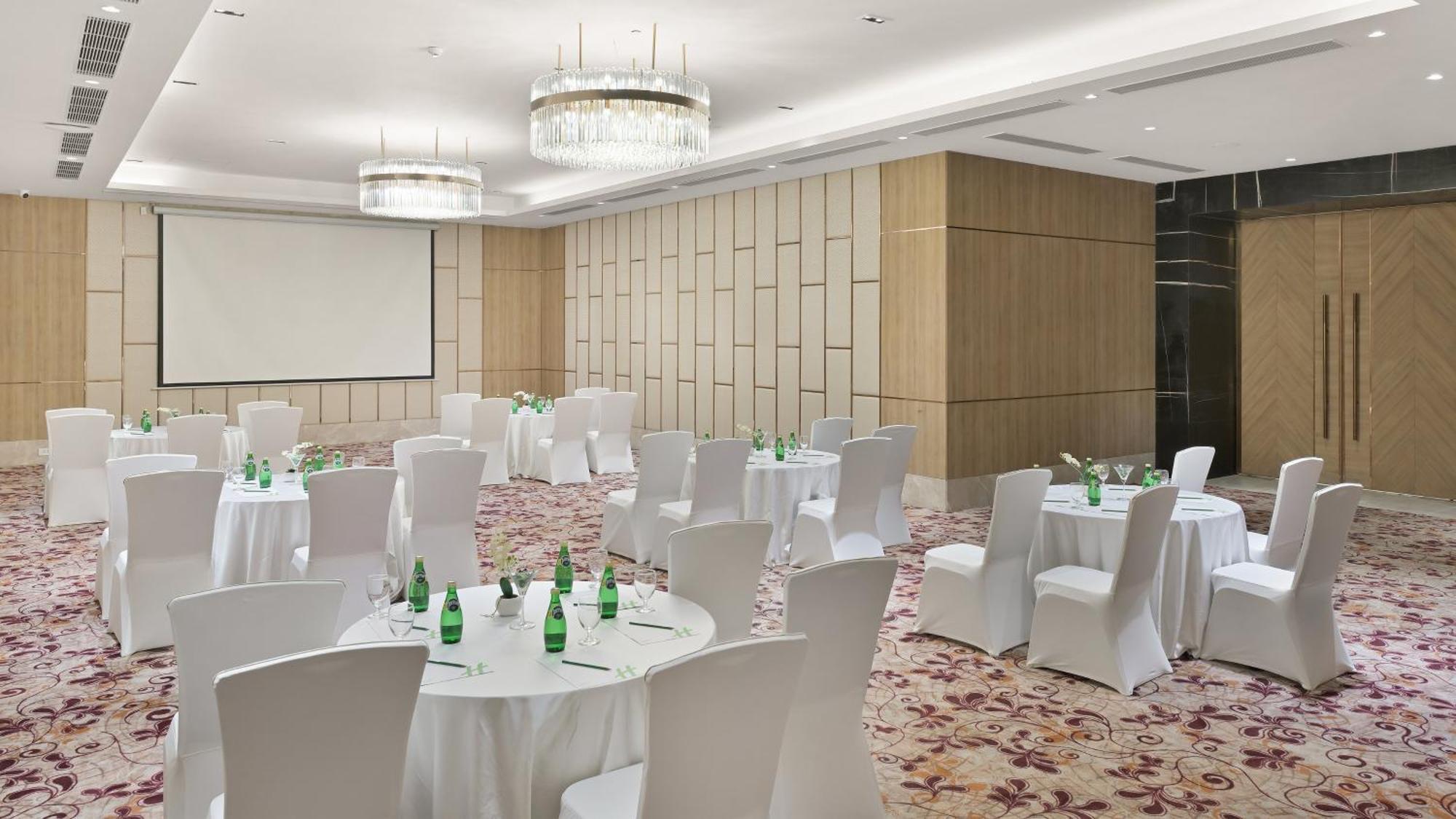 Gurugram Sector 90 By Ihg Hotel 5*