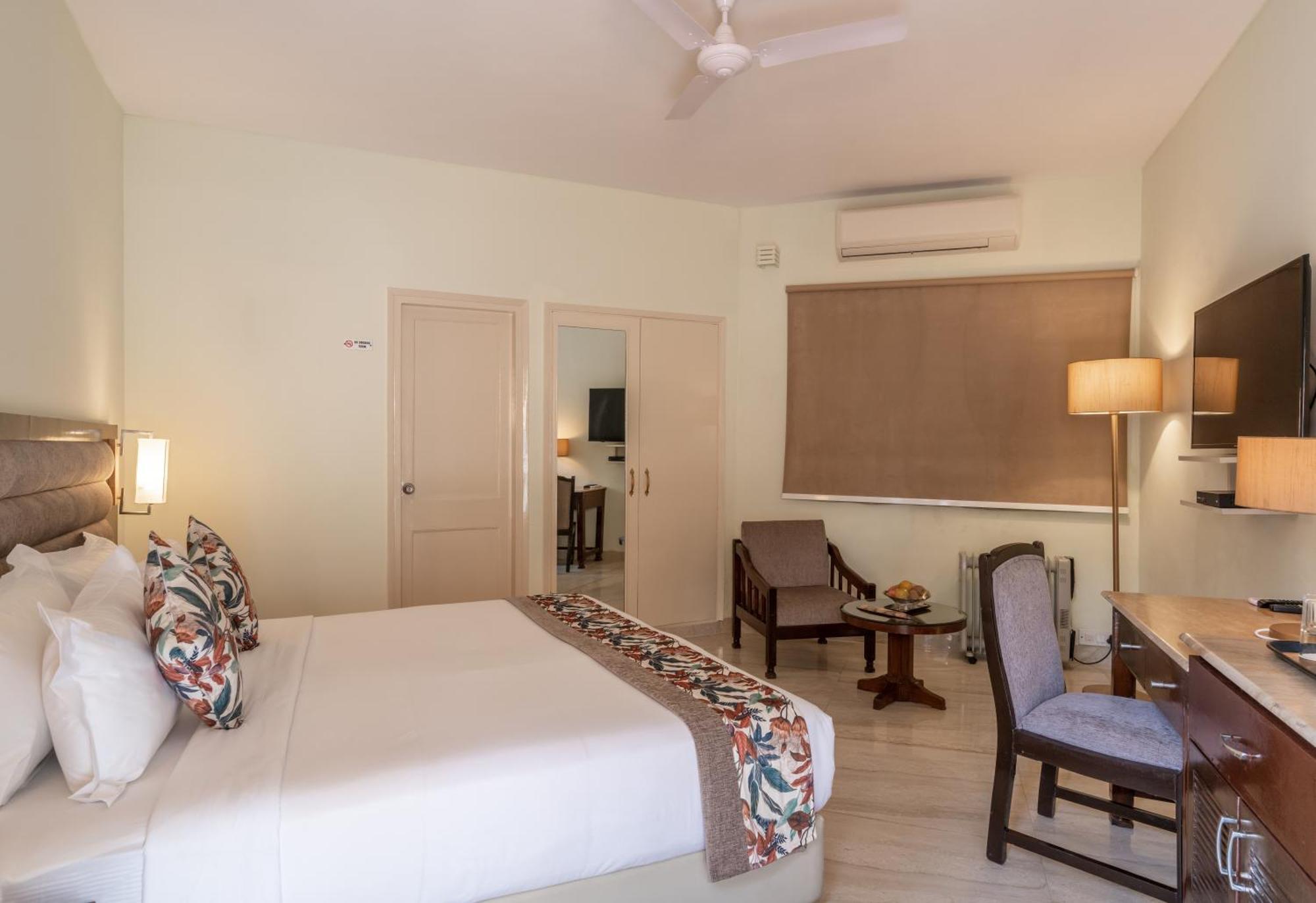 Resort Western Country Club Gurgaon