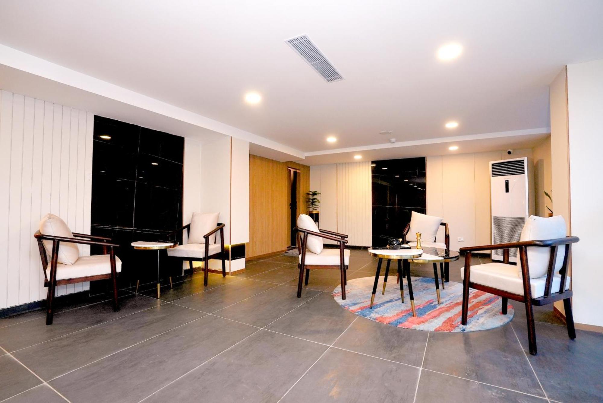 Limon & Banquet Sector 29,