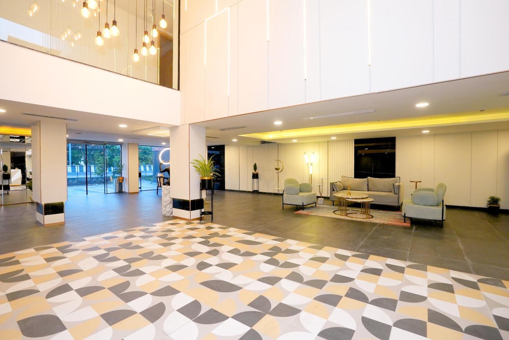 Hotel Limon & Banquet Sector 29,