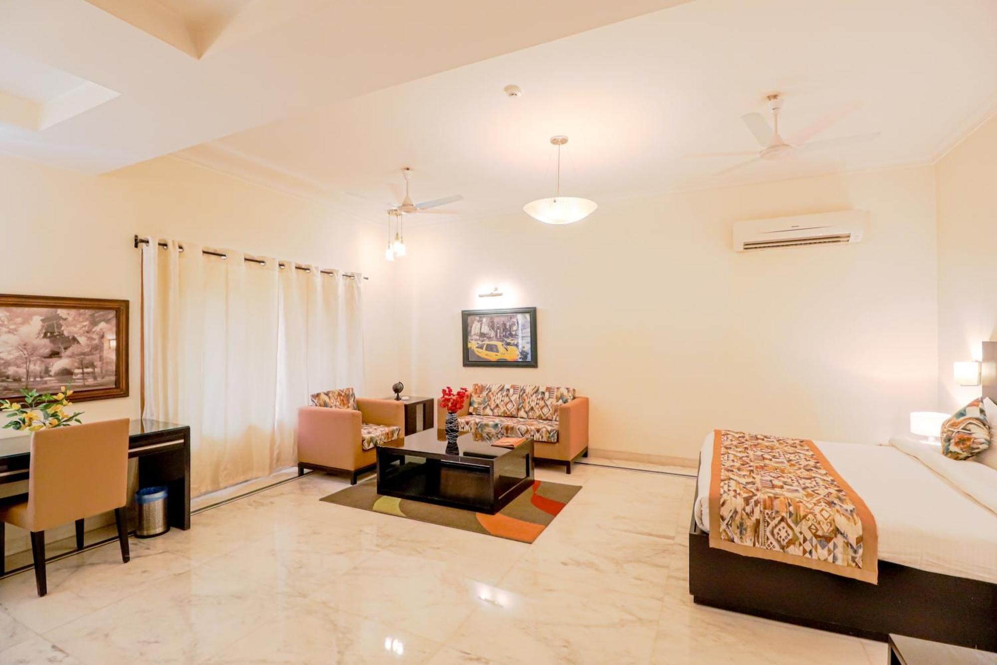 Ahuja Residency Cyber City I Guest house 3*