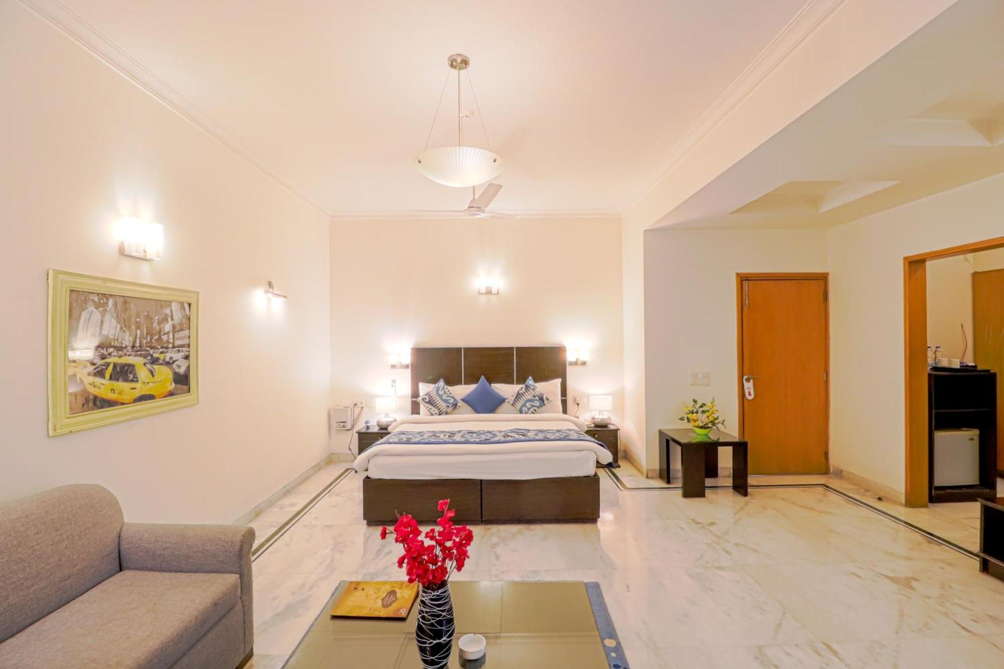 Ahuja Residency Cyber City I Guest house