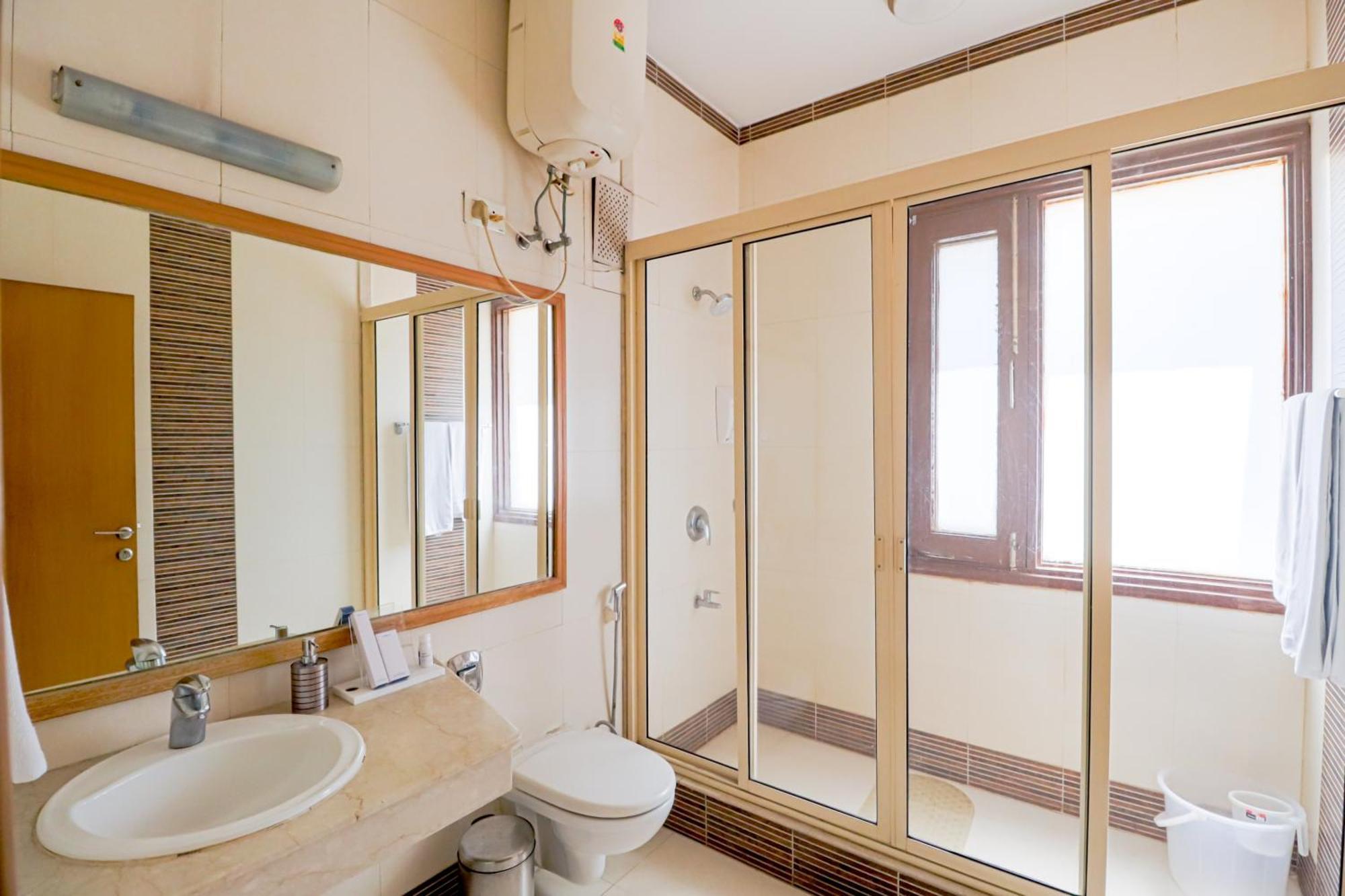 Guest house Ahuja Residency Cyber City I Gurgaon