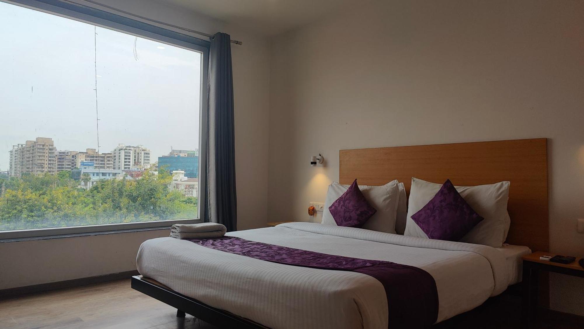 Orange Hotel 3*