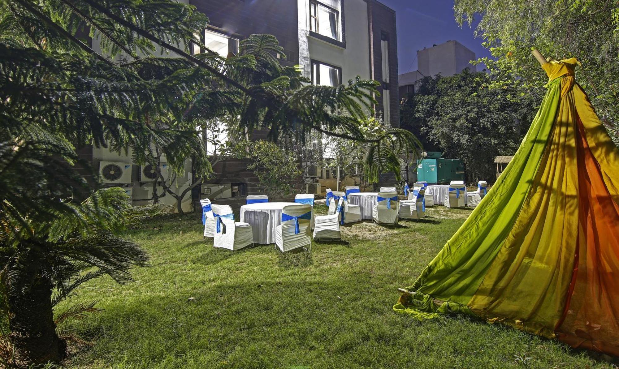 Blue Moon Residency & Restaurant Hotel Gurgaon
