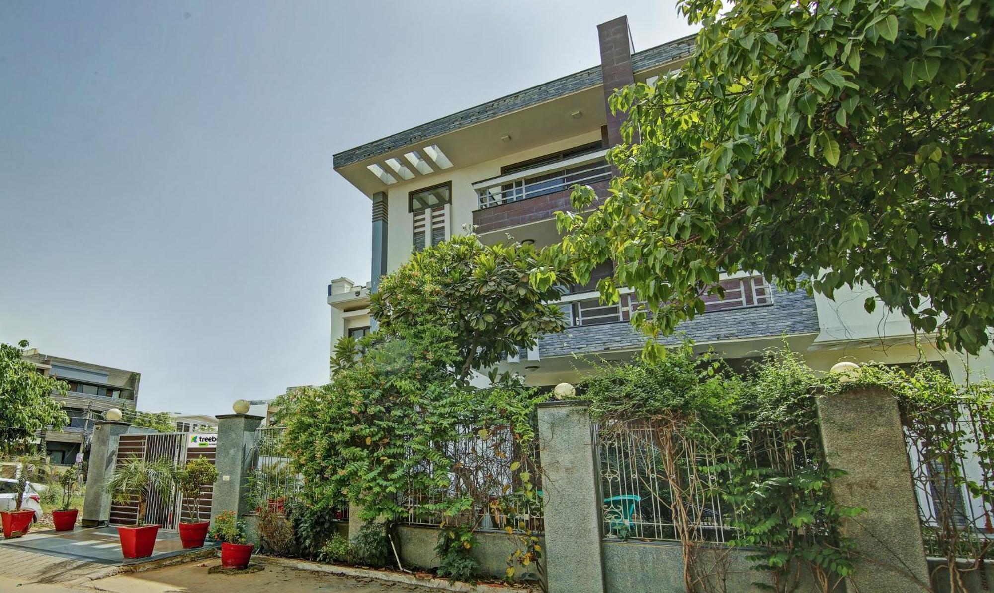 Blue Moon Residency & Restaurant