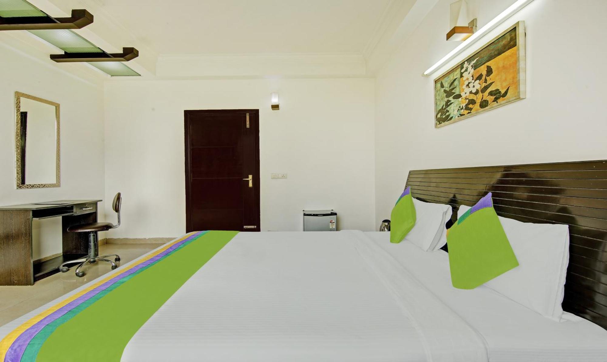Blue Moon Residency & Restaurant Hotel Gurgaon