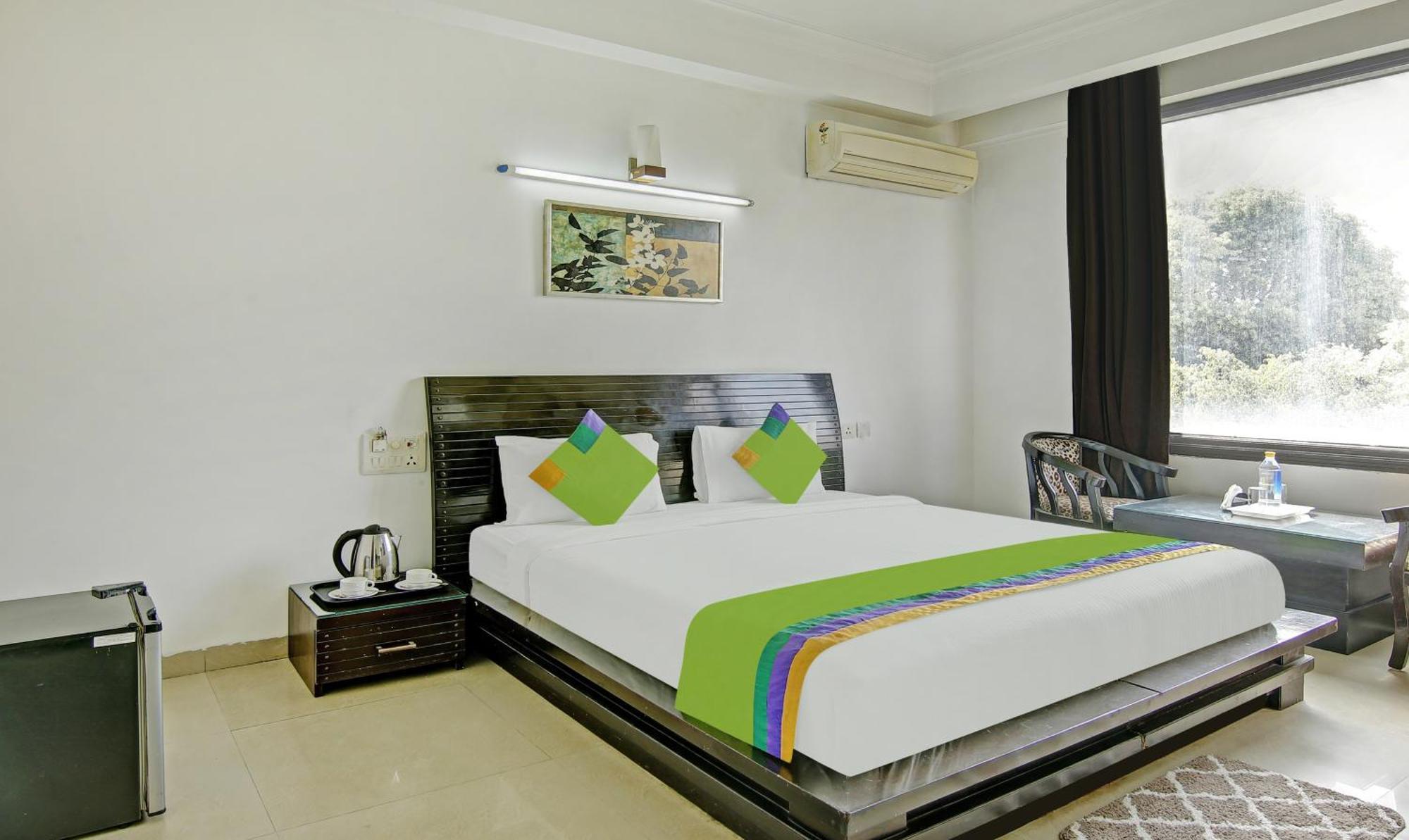 Hotel Blue Moon Residency & Restaurant Gurgaon