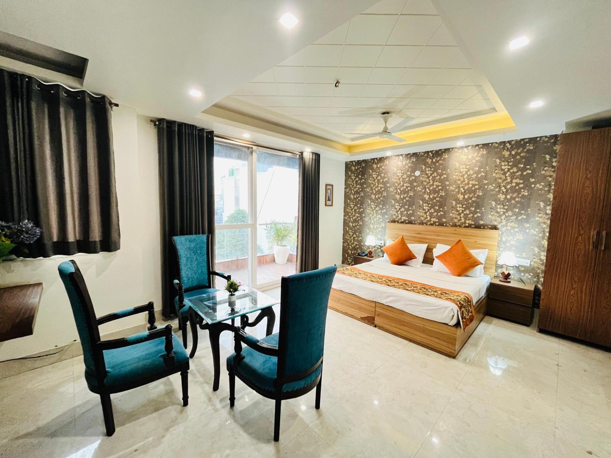 Hotel Dayal Regency, Shushant Lok Sector 29, Near Fortis Hospital 3*