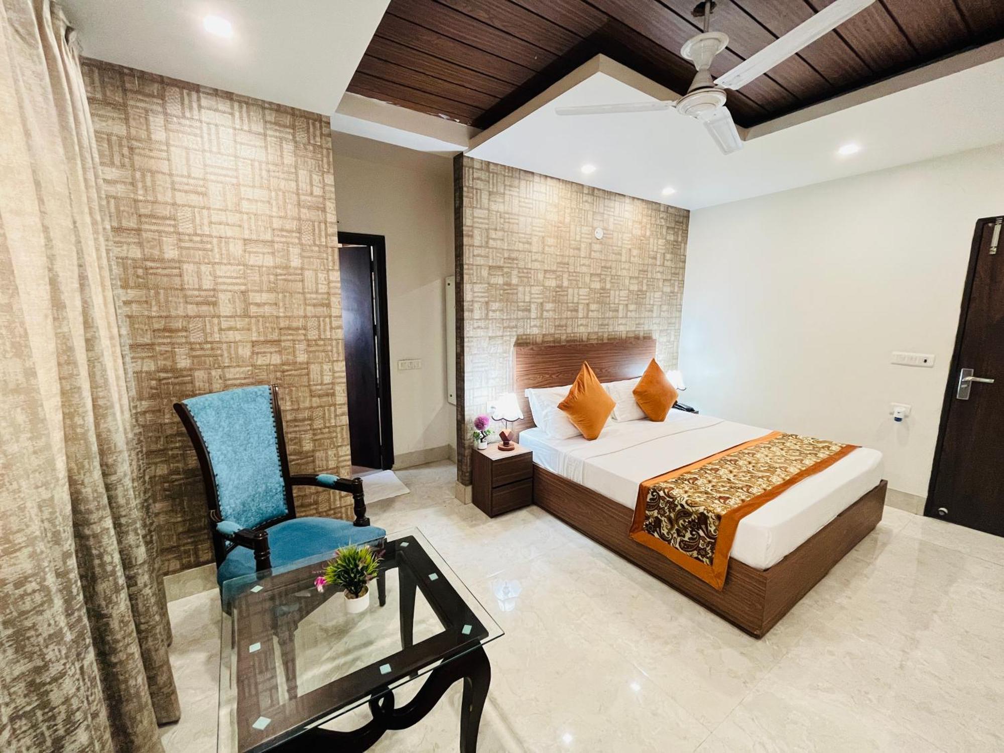 Dayal Regency, Shushant Lok Sector 29, Near Fortis Hospital Hotel 3*