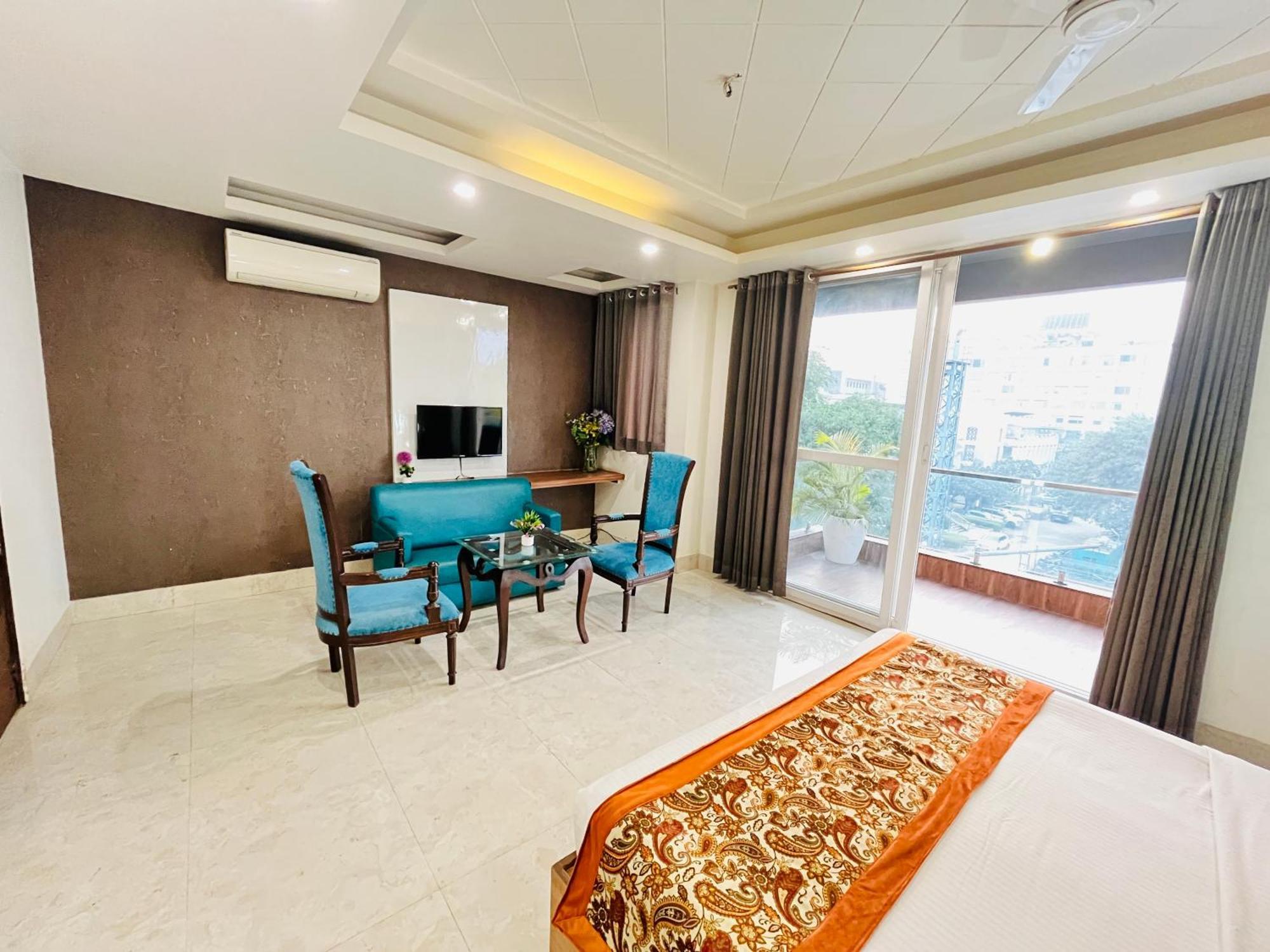 Hotel Dayal Regency, Shushant Lok Sector 29, Near Fortis Hospital 3*