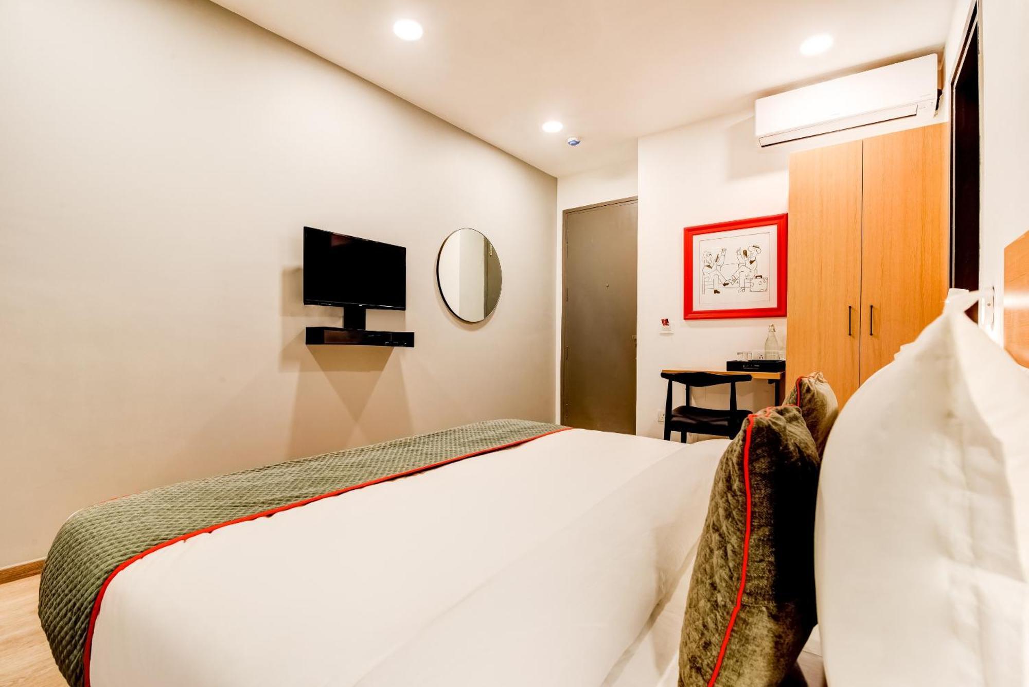 Townhouse 282 Golf Course Road Near Appu Ghar Hotel