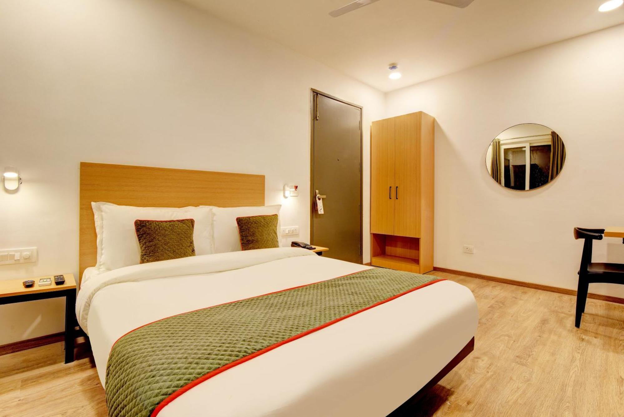 Townhouse 282 Golf Course Road Near Appu Ghar Hotel