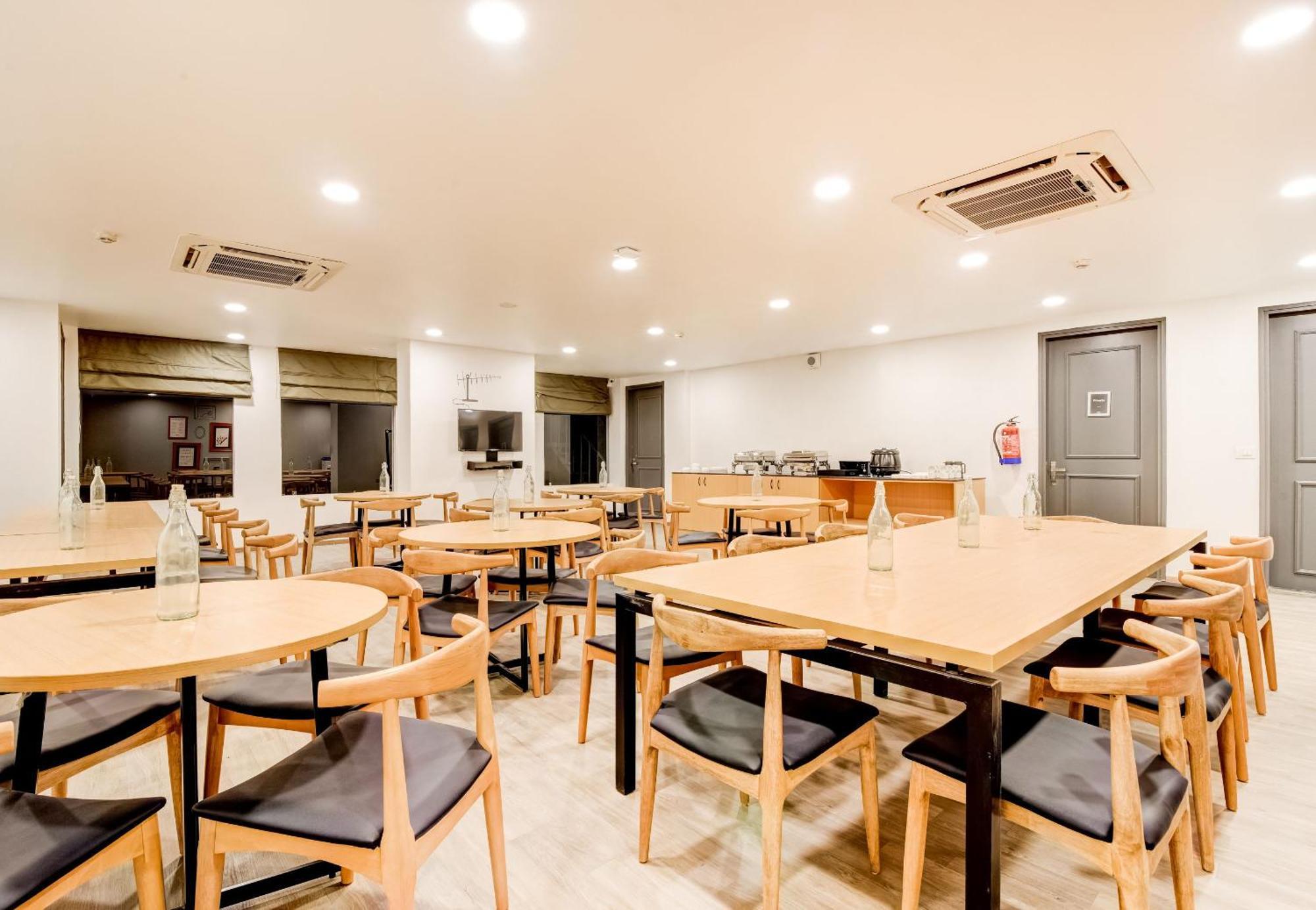 Hotel Townhouse 282 Golf Course Road Near Appu Ghar Gurgaon