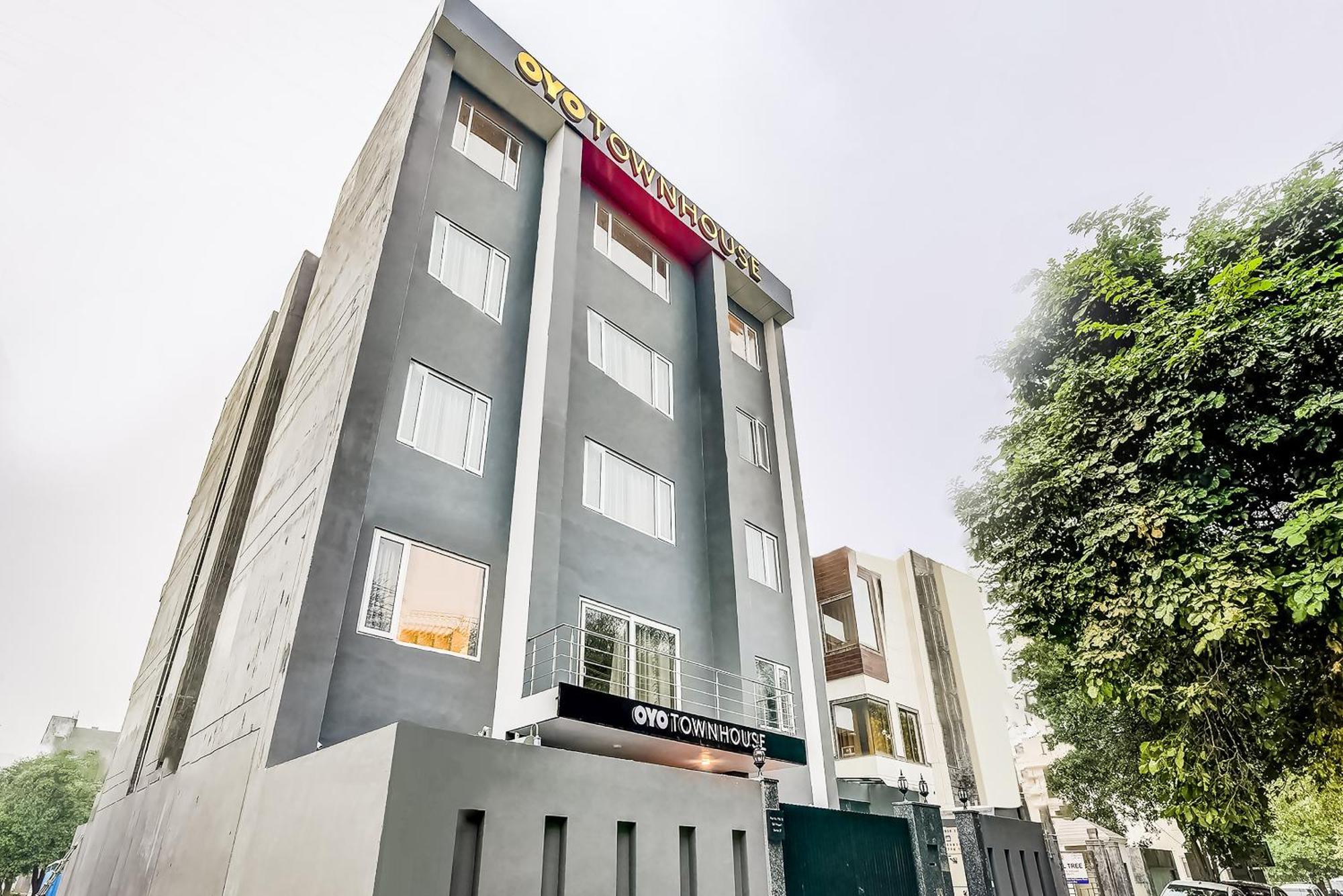 Townhouse 282 Golf Course Road Near Appu Ghar Hotel Gurgaon