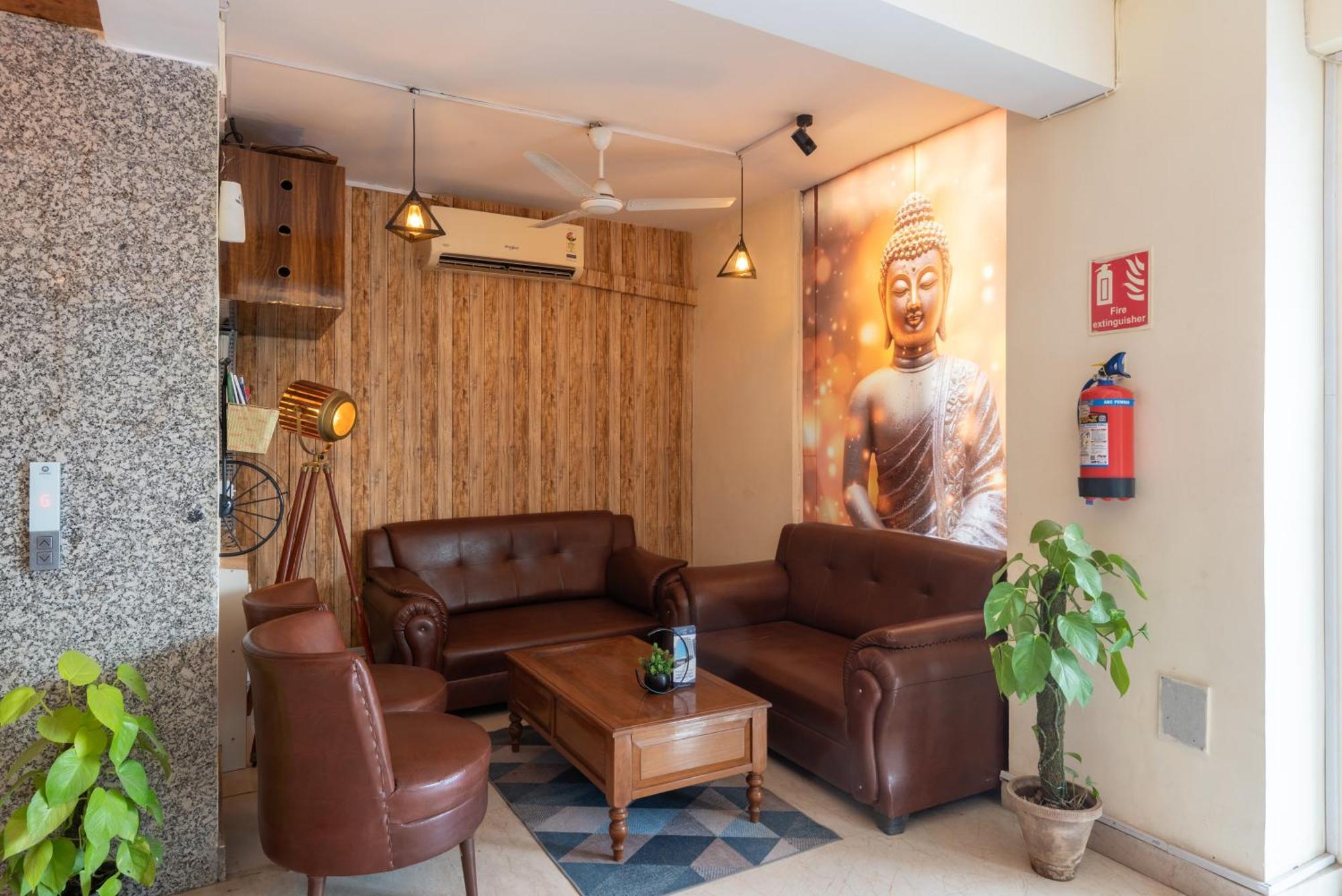 Oyster Pearl I Near Medanta Hospital I Sec-39 I Hotel