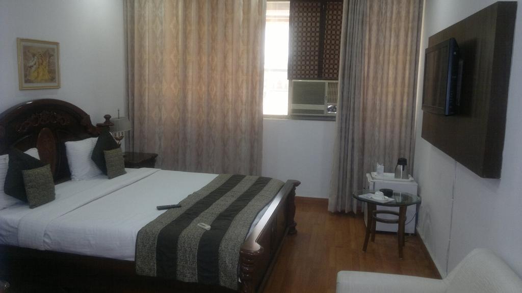 Kshitij Royale Hotel 2*