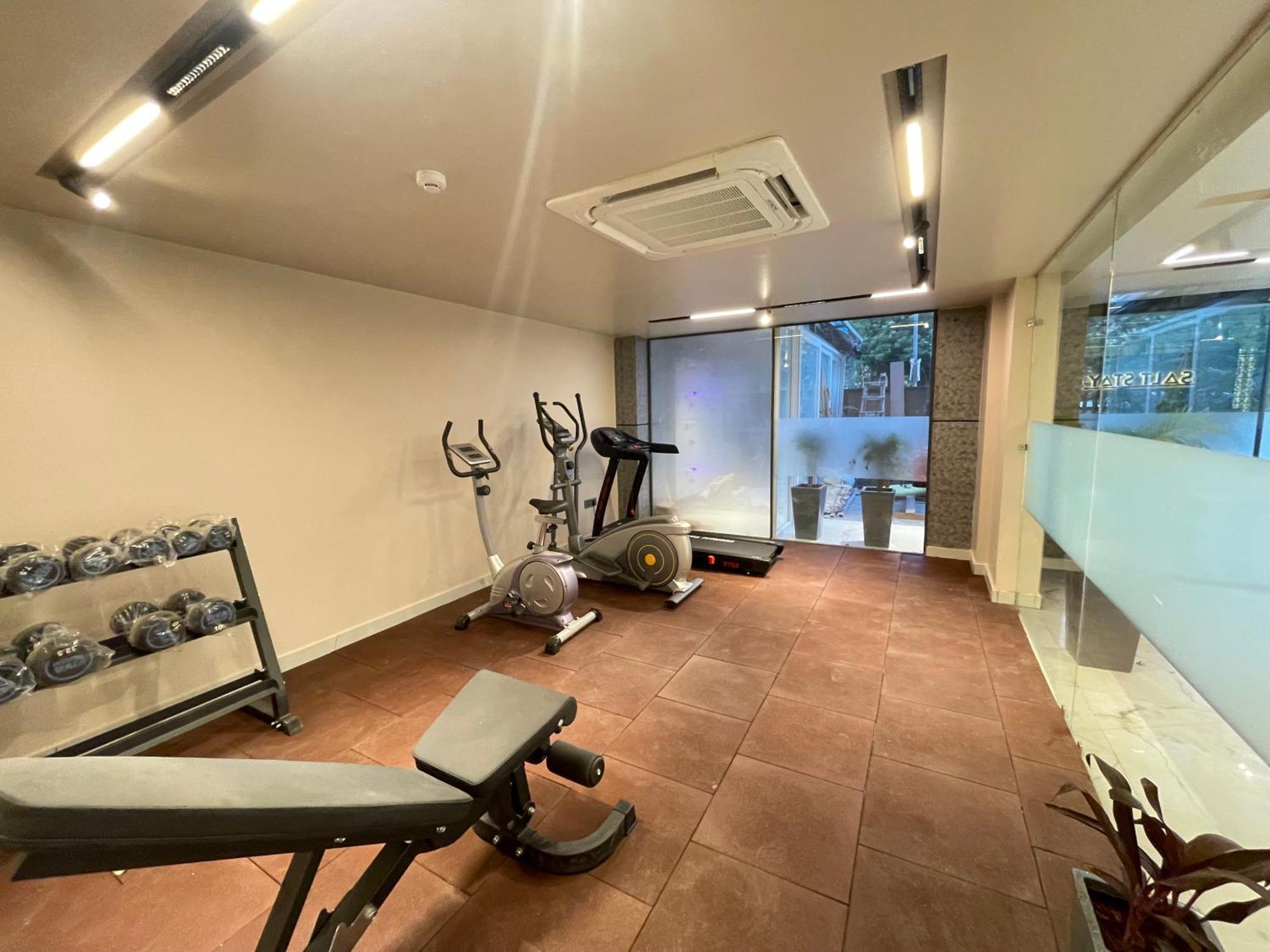 Hotel Saltstayz Premier - Near Golf Course Road & Sector 57 4*